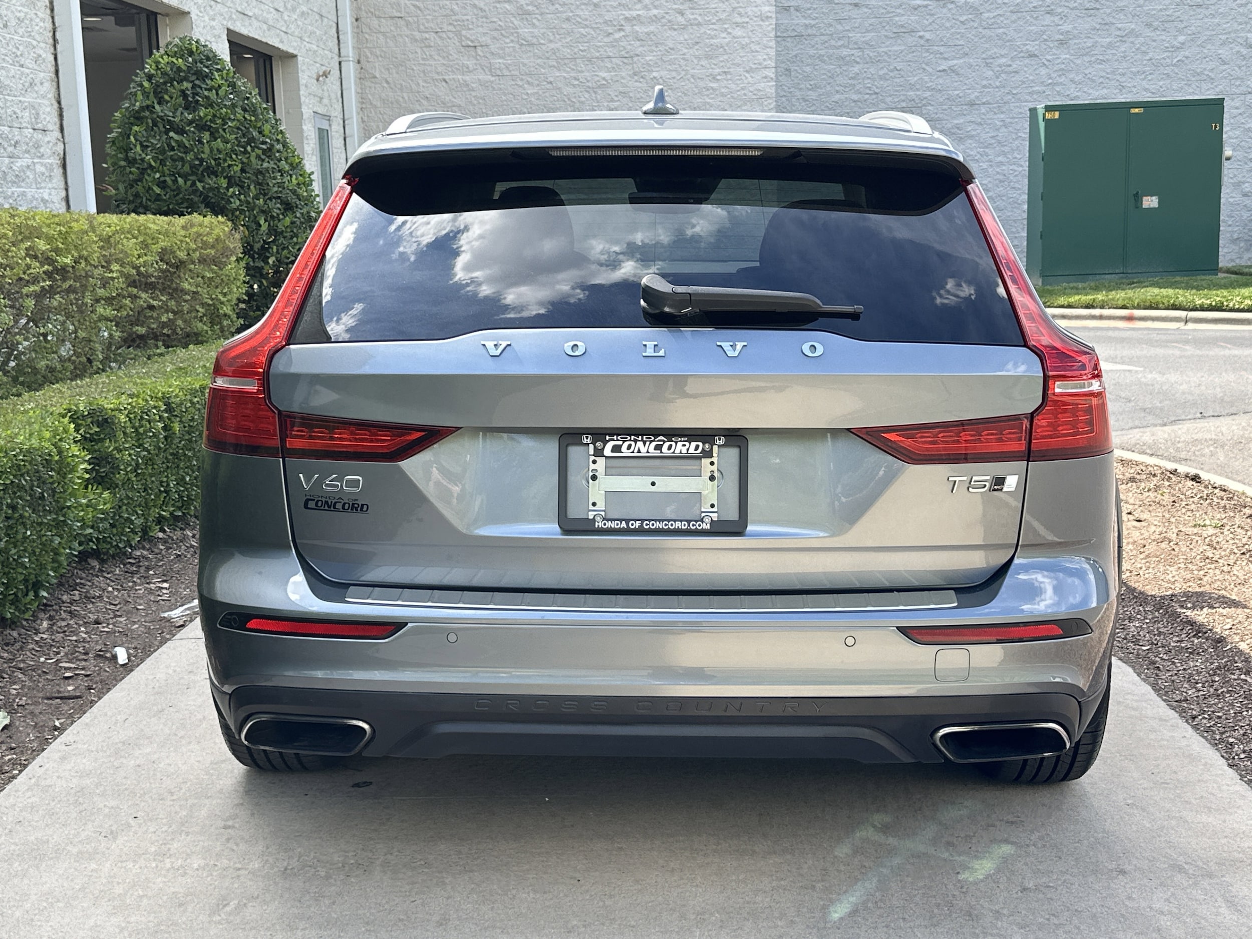 2020 Volvo V60 Cross Country photo 6