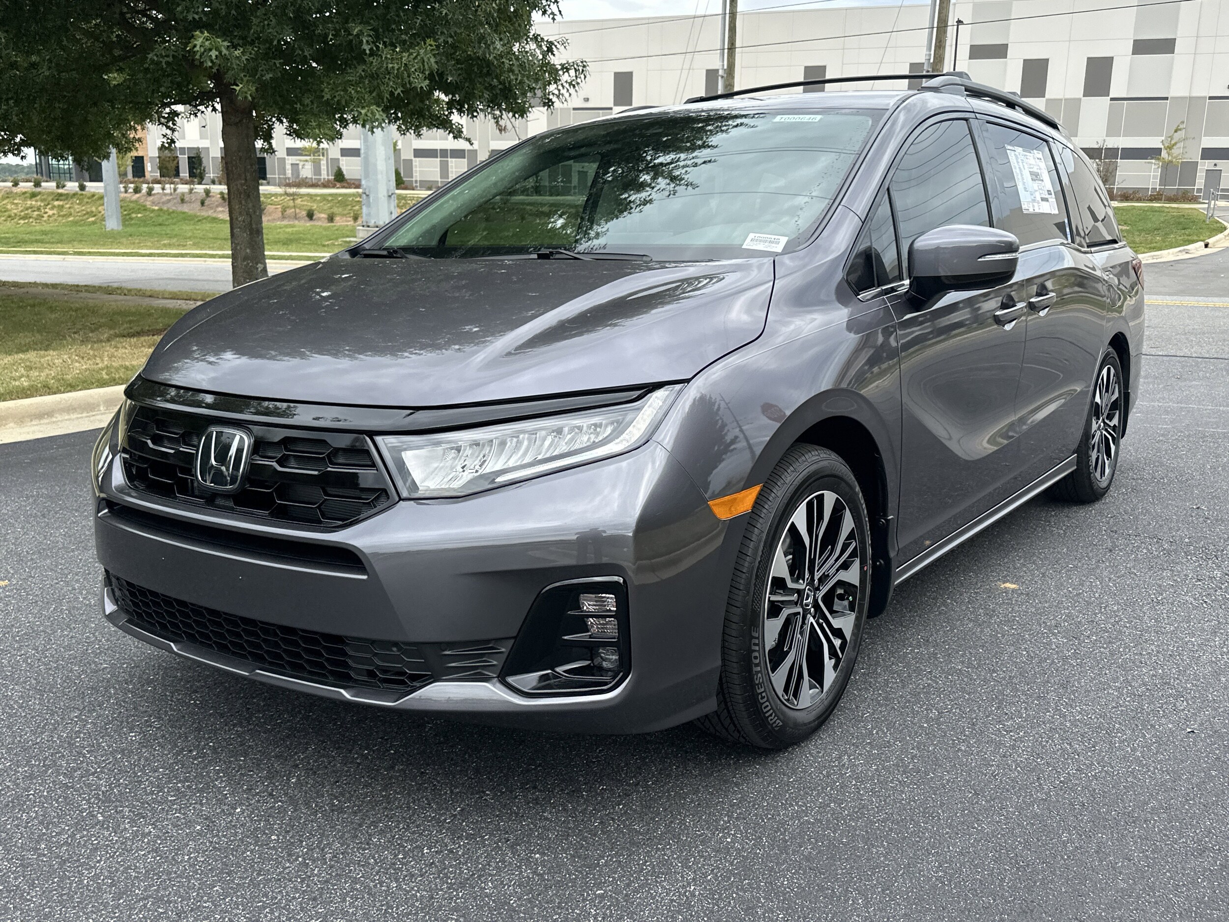 2026 Honda Odyssey Elite photo 3