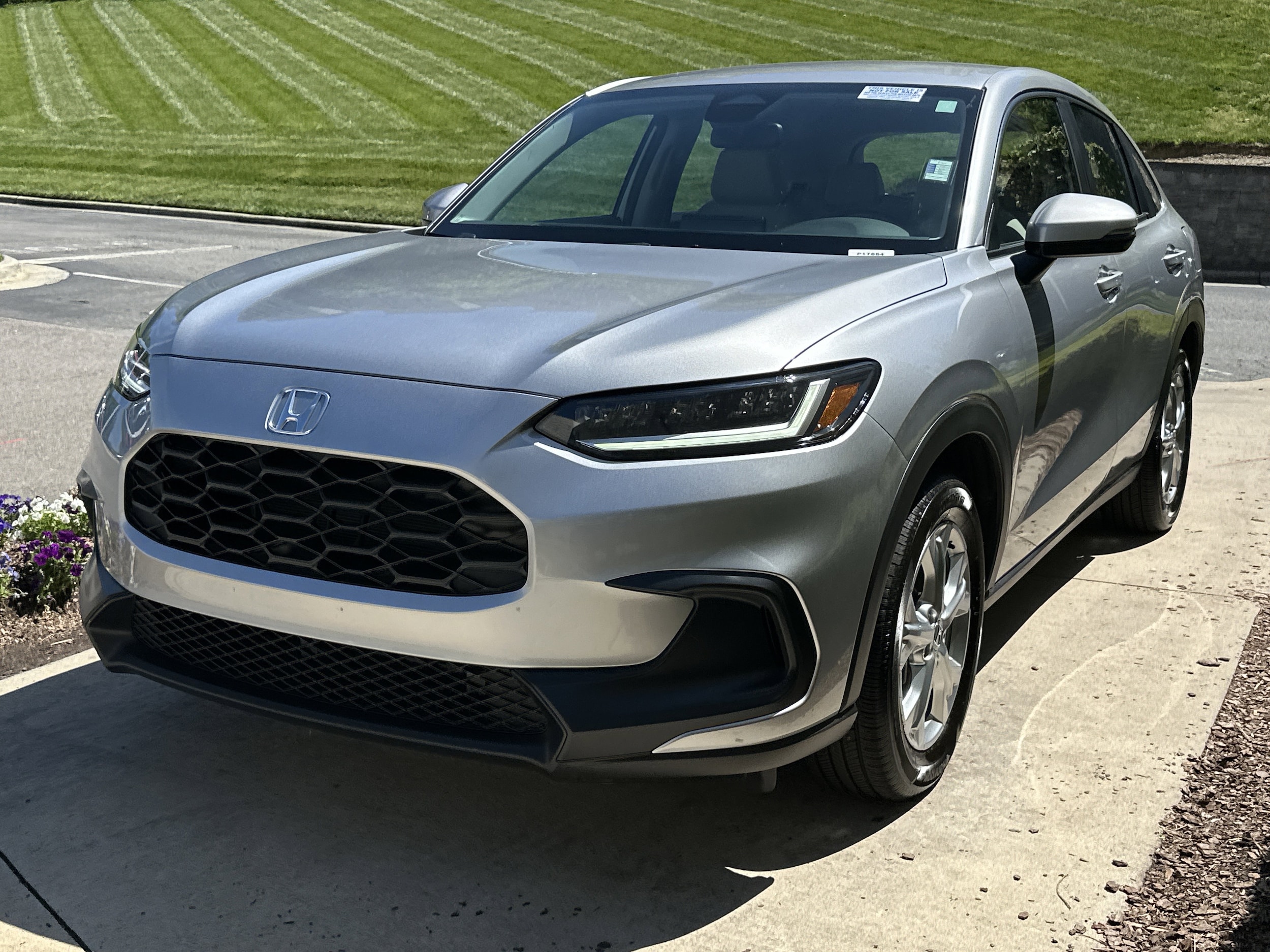 2025 Honda HR-V LX photo 4