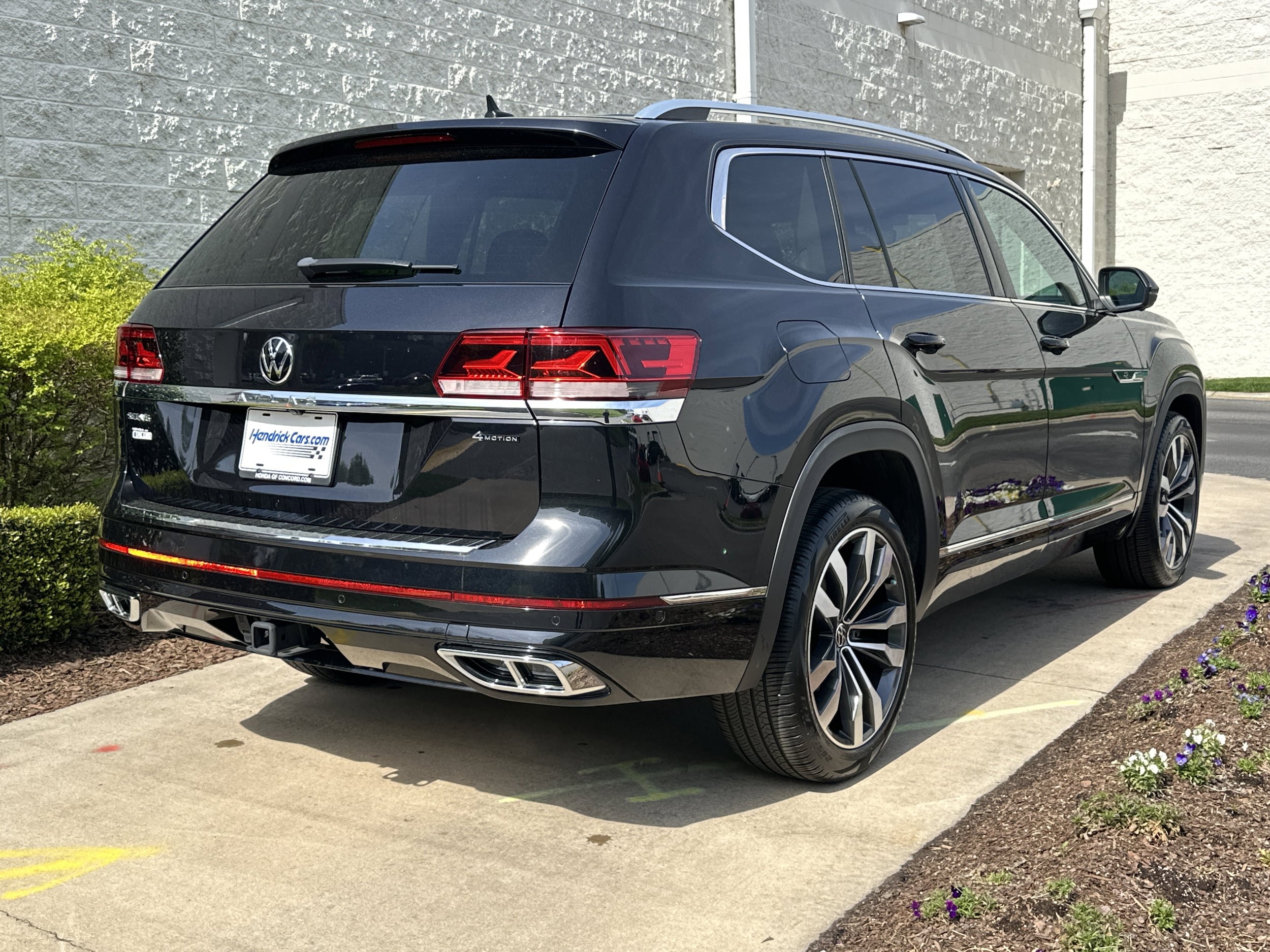 2023 Volkswagen Atlas 3.6L V6 SEL Premium R-Line photo 6