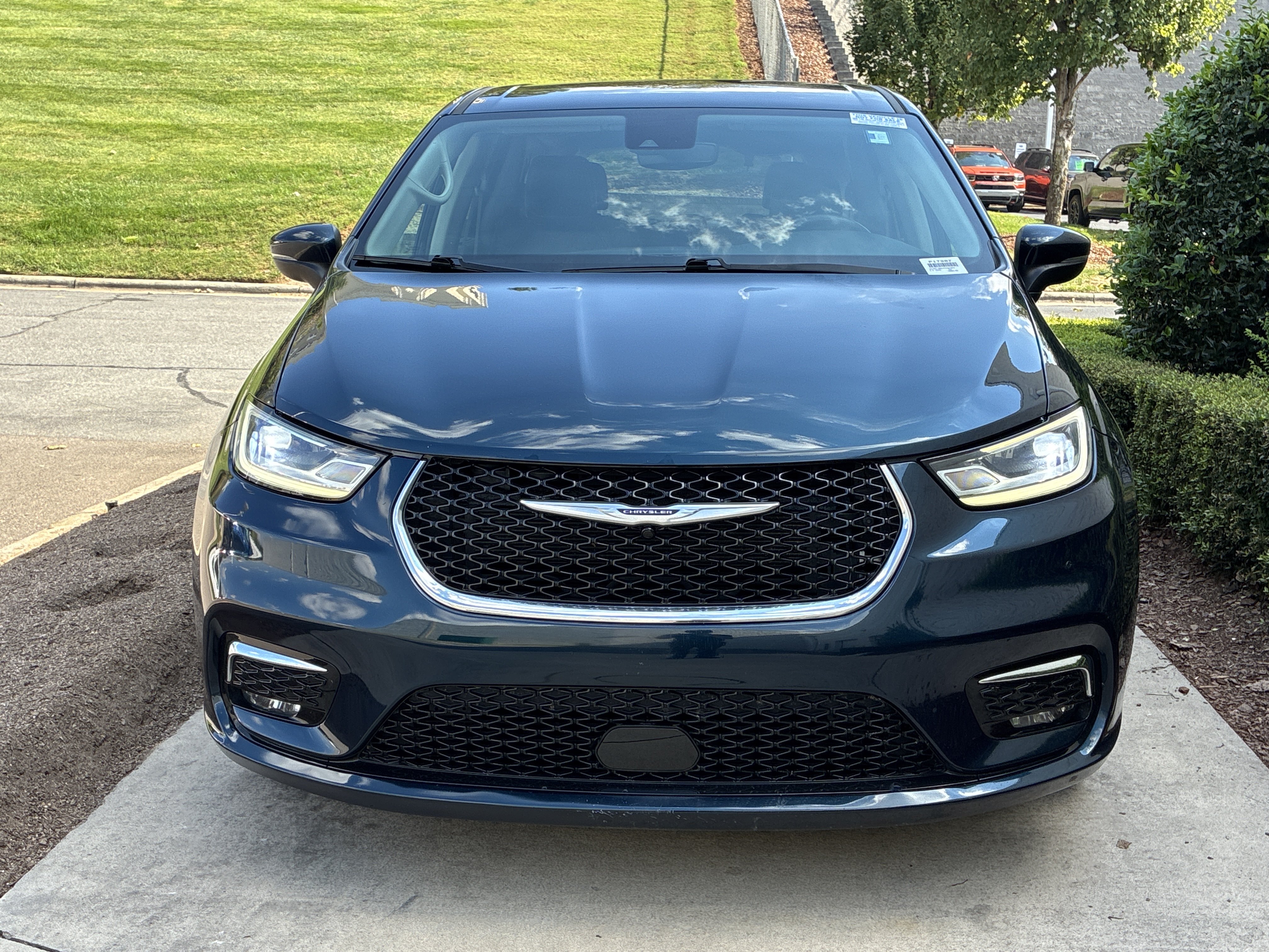 Used 2023 Chrysler Pacifica Touring L Minivan