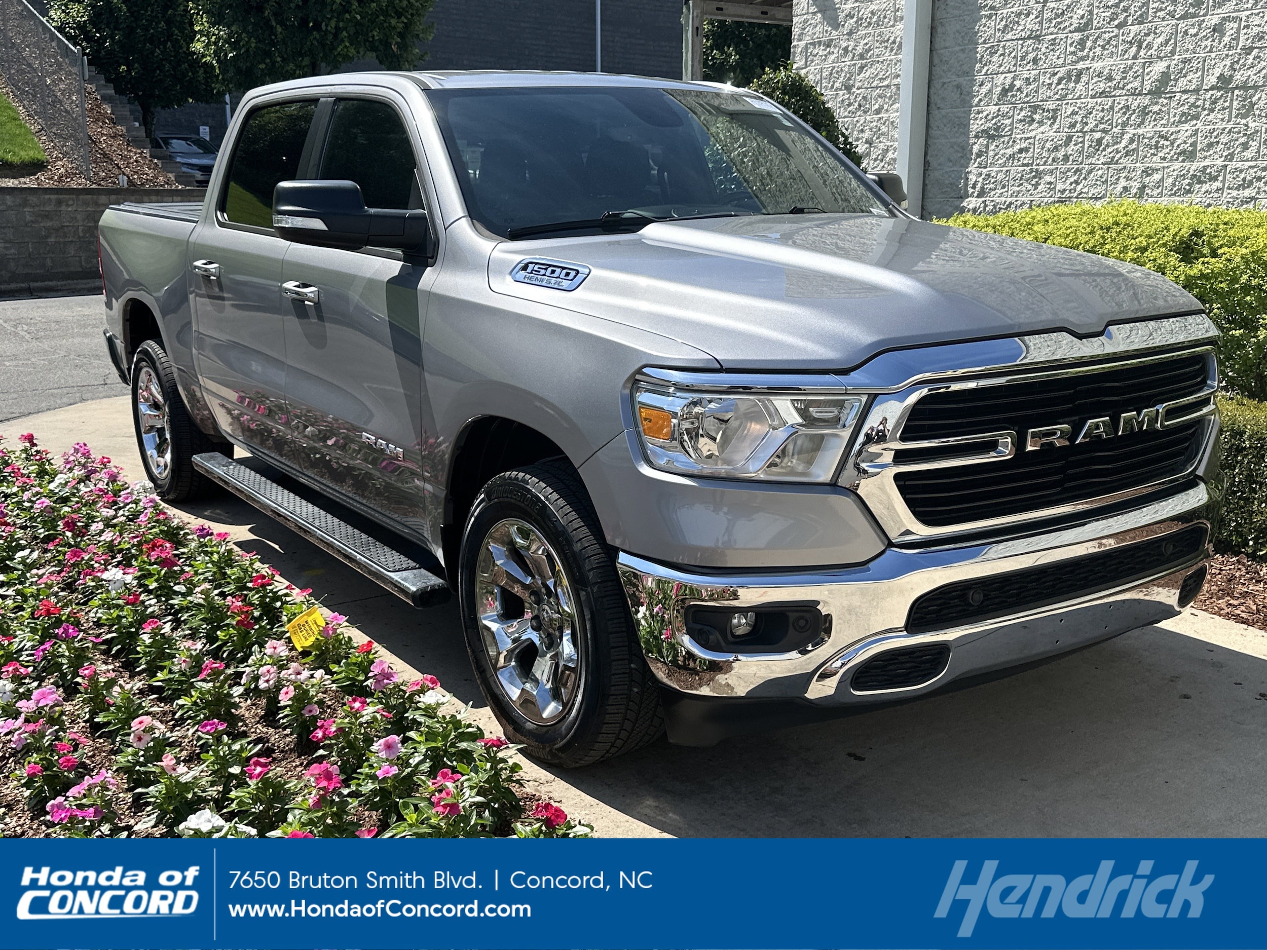 2019 RAM 1500 Big Horn/Lone Star 4x4 Crew Cab 5'7's photo