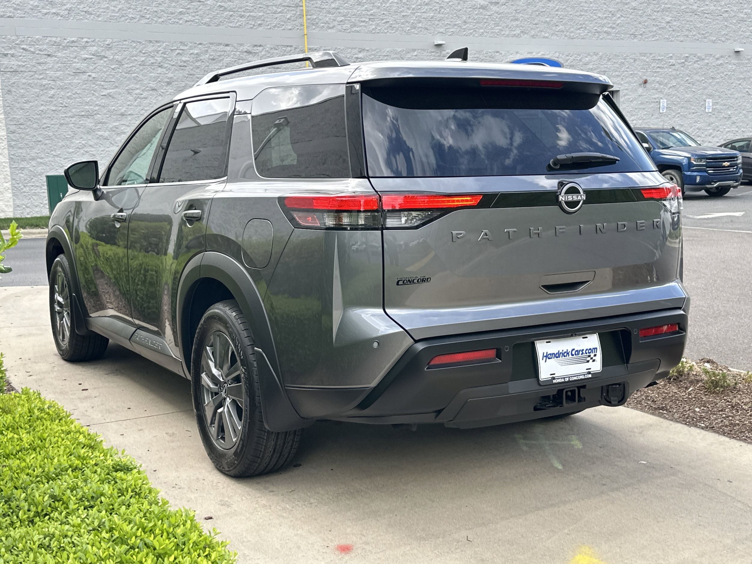 2026 Nissan Pathfinder SV photo 4