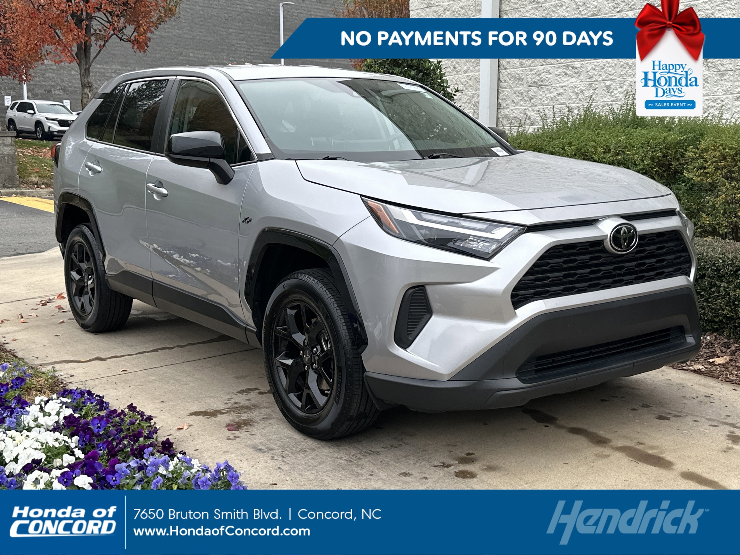 2023 Toyota RAV4 LE's photo