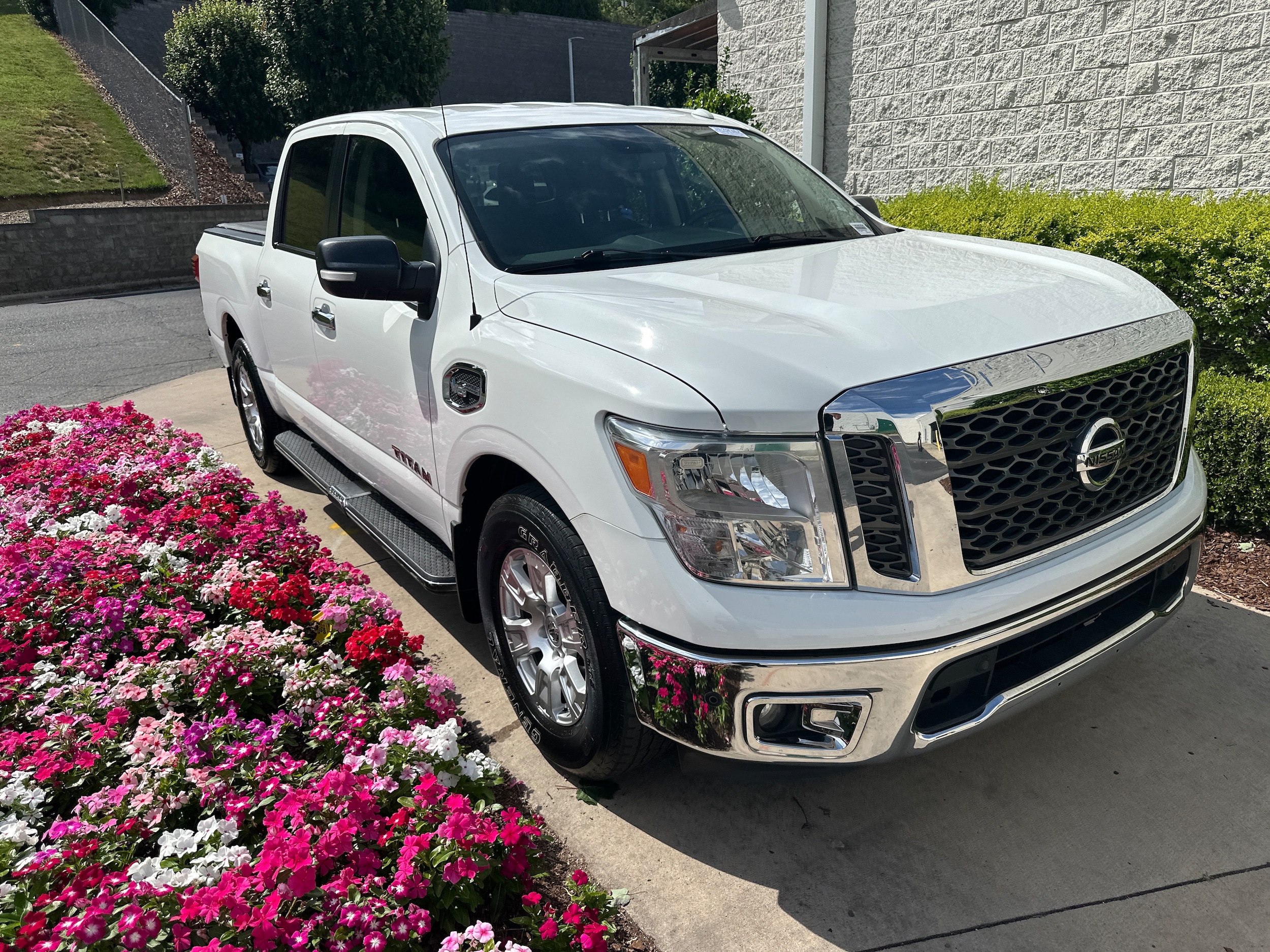 Nissan Titan SV