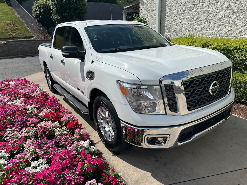 Used 2017 Nissan Titan SV Pickup