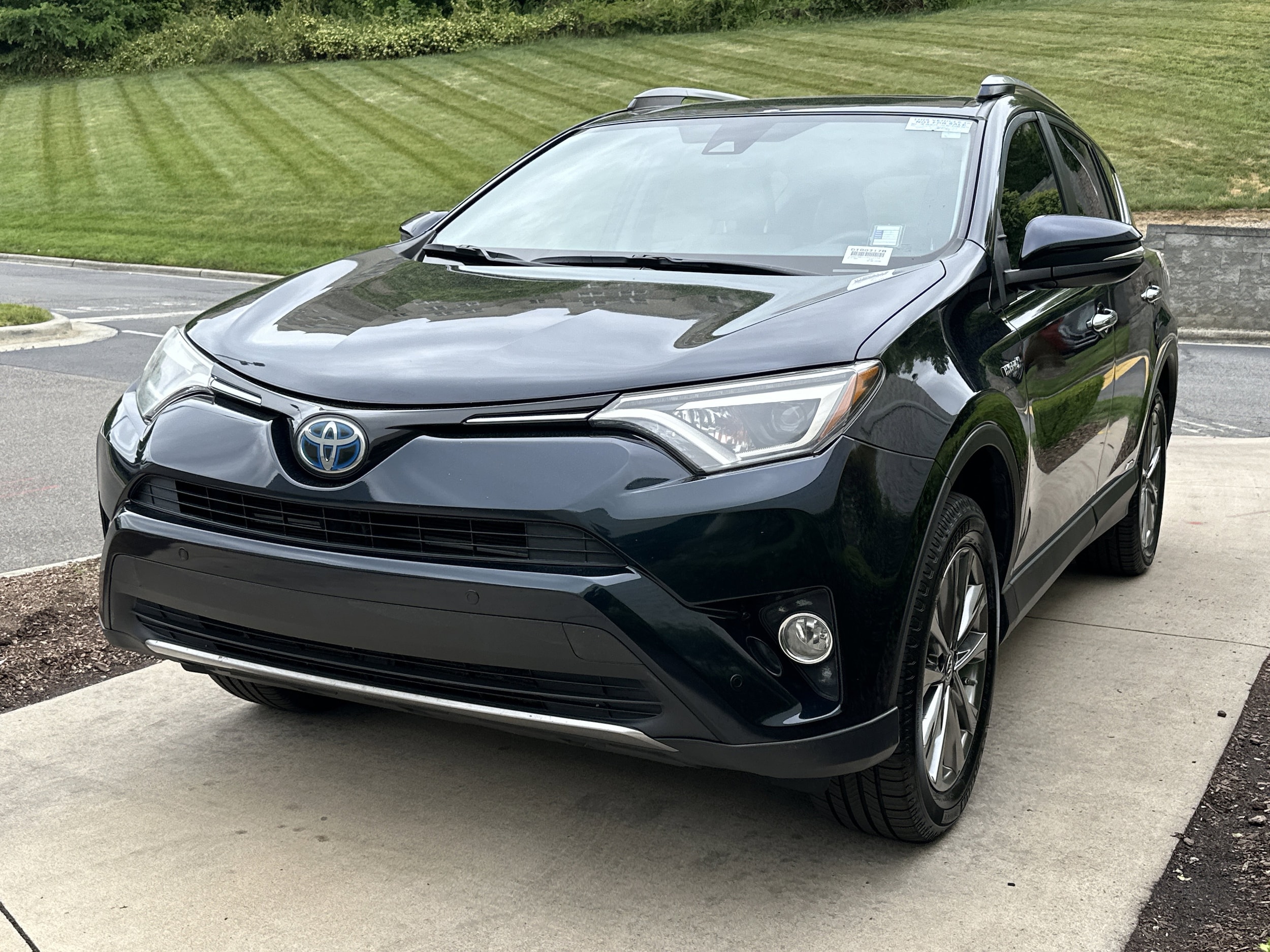 2018 Toyota RAV4 Hybrid Limited photo 4