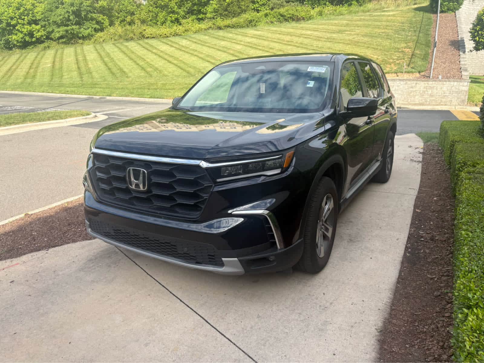 2024 Honda Pilot EX-L 7 Passenger photo 5