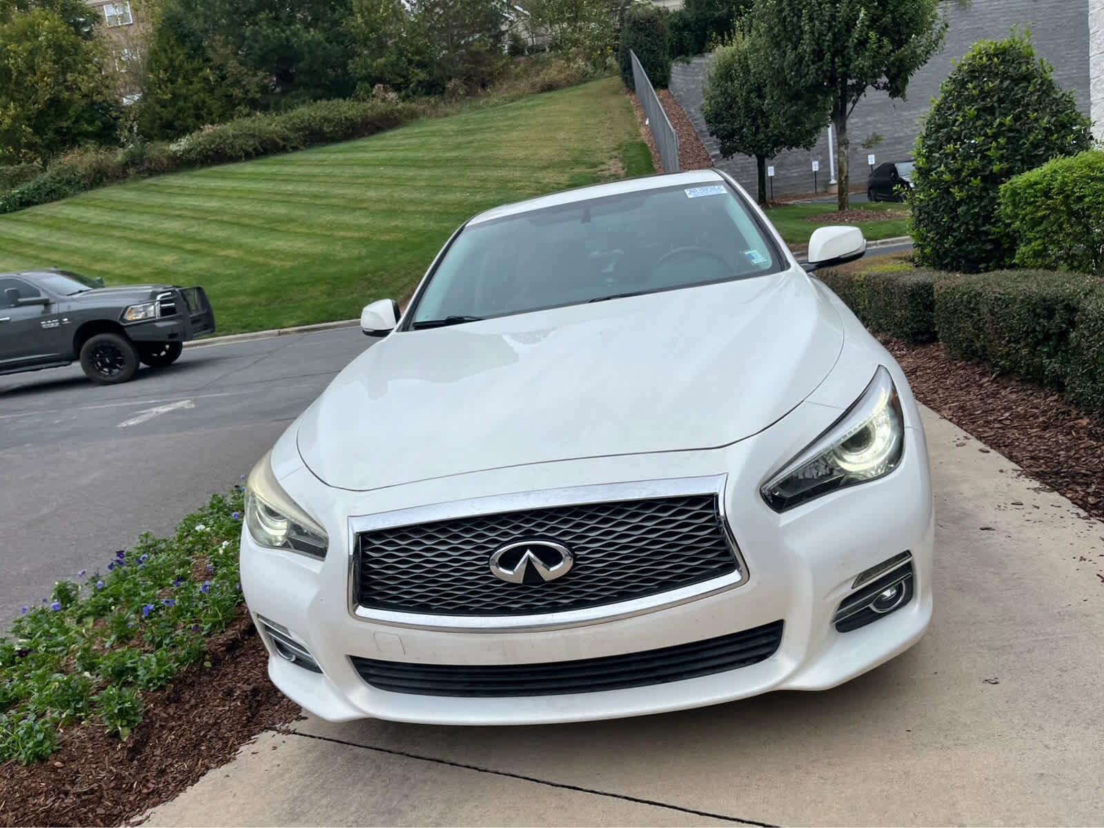2015 Infiniti Q50 Premium photo 2