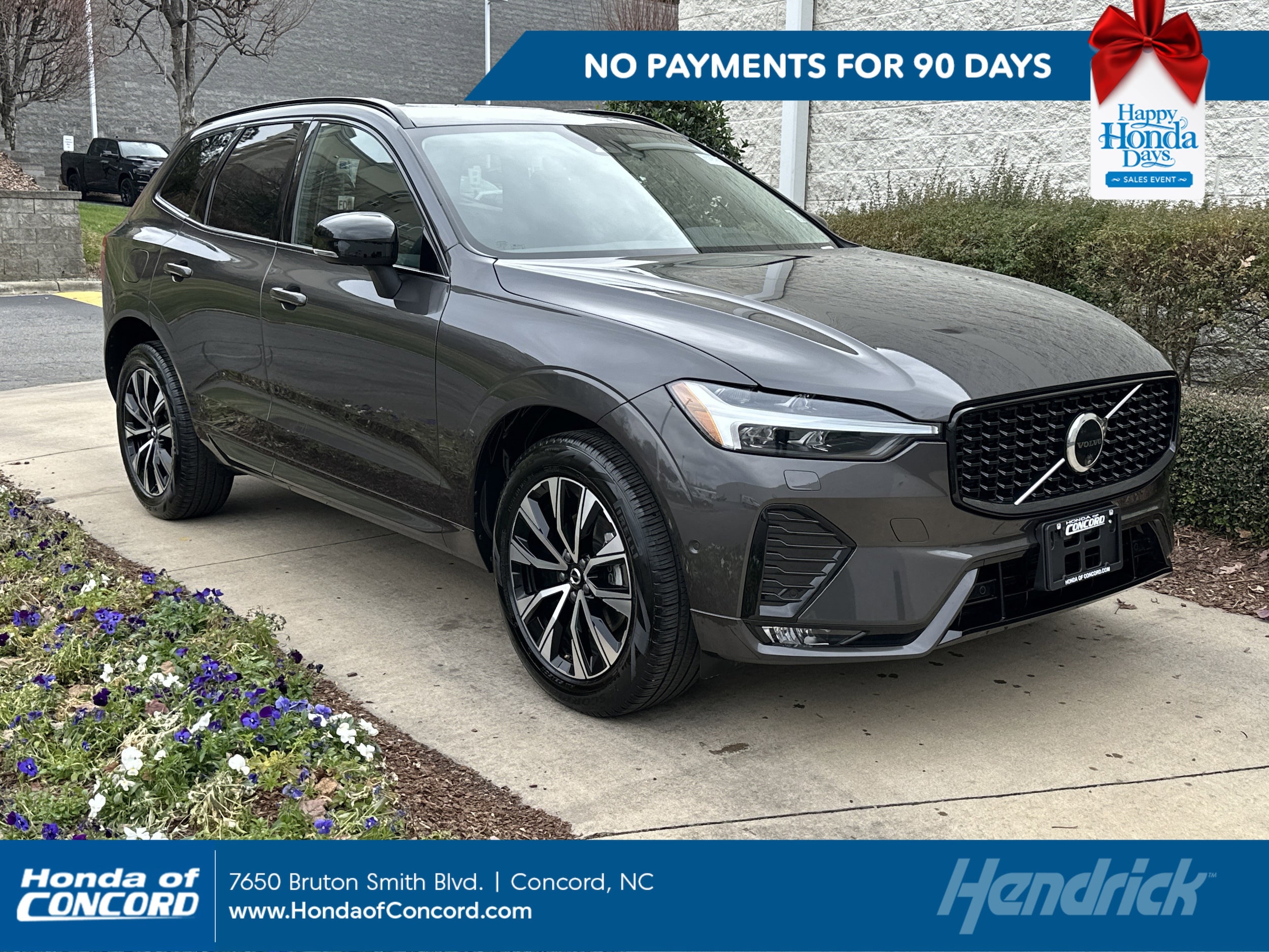 2025 Volvo XC60 Plus's photo