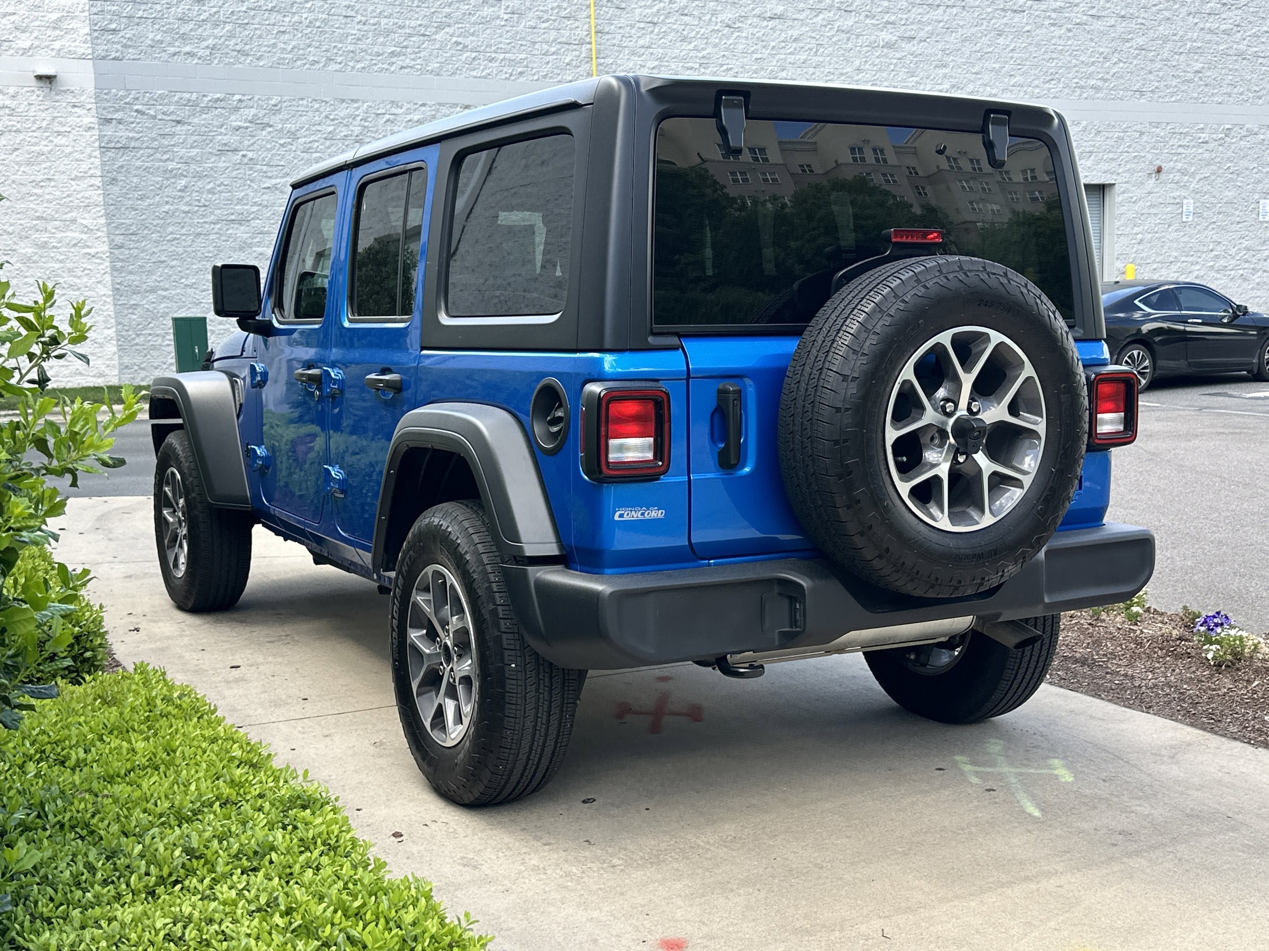 2025 Jeep Wrangler Sport S photo 4