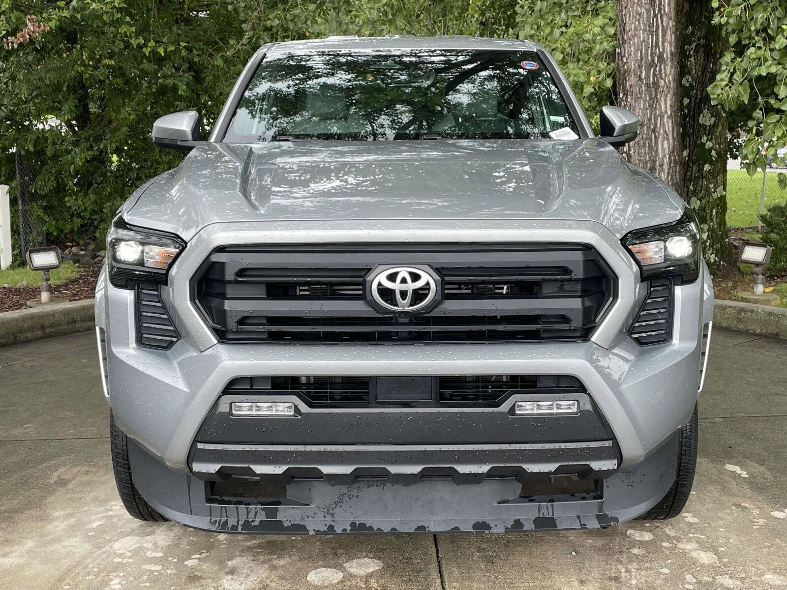 2024 Toyota Tacoma SR5 photo 3