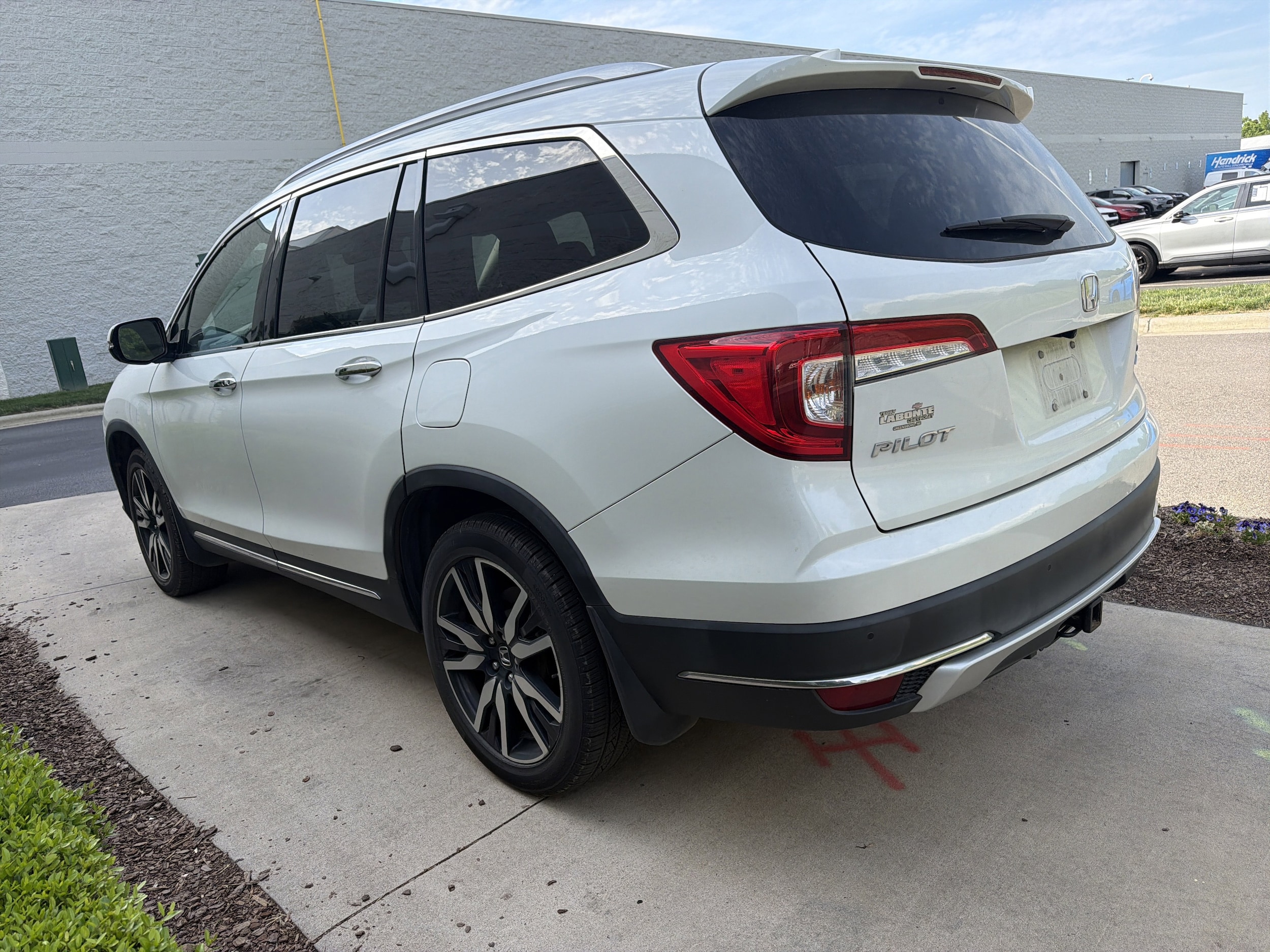 2021 Honda Pilot Touring 7-Passenger photo 6