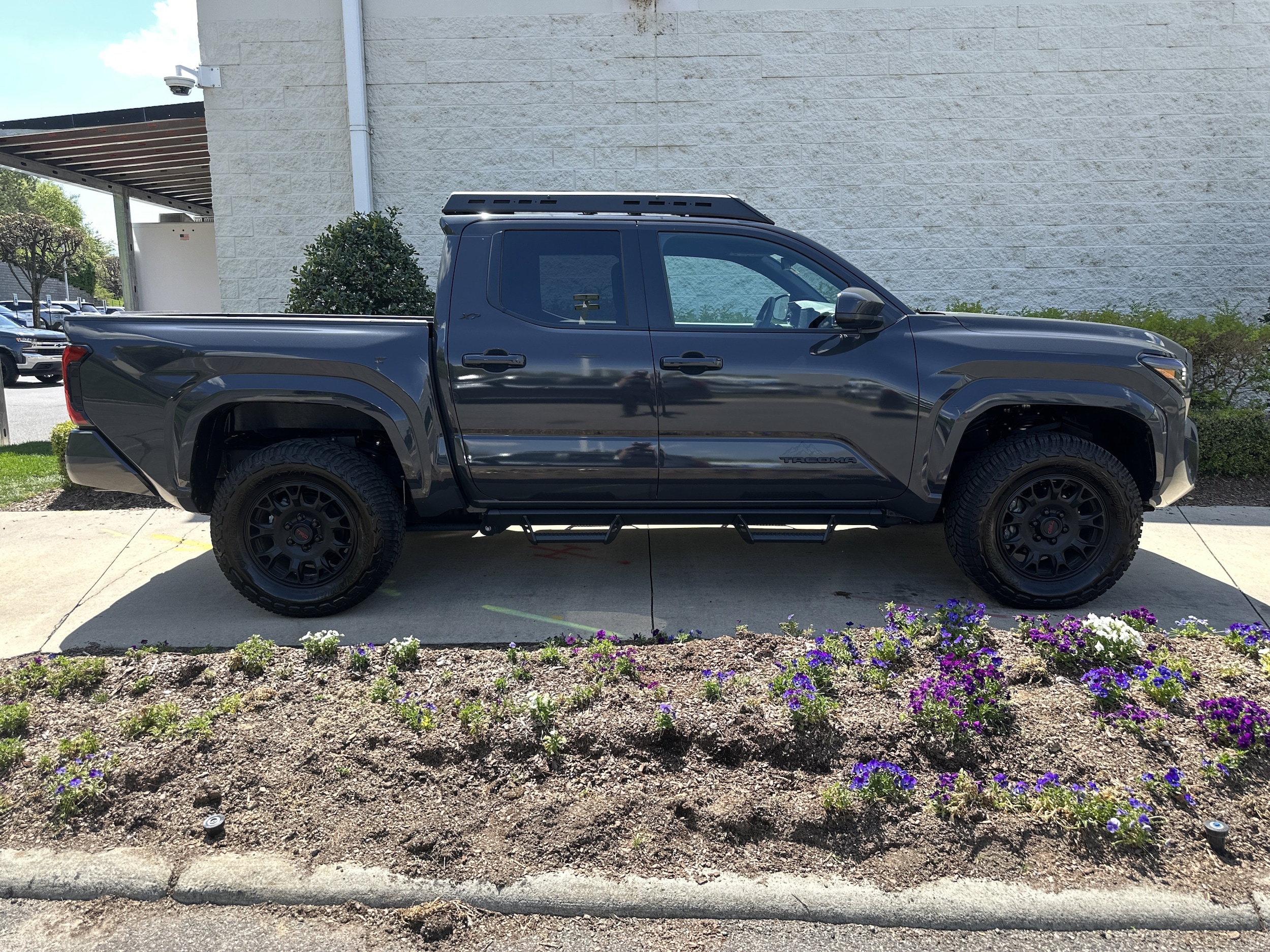 2024 Toyota Tacoma SR5 photo 3