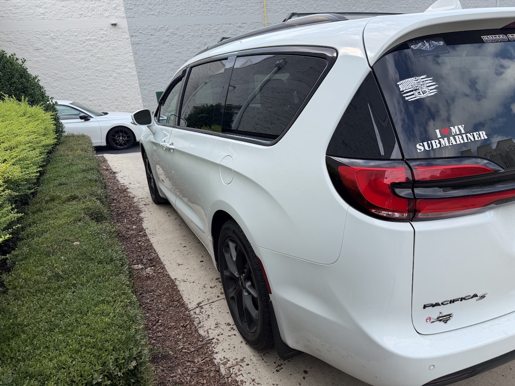 Used 2021 Chrysler Pacifica Touring Minivan