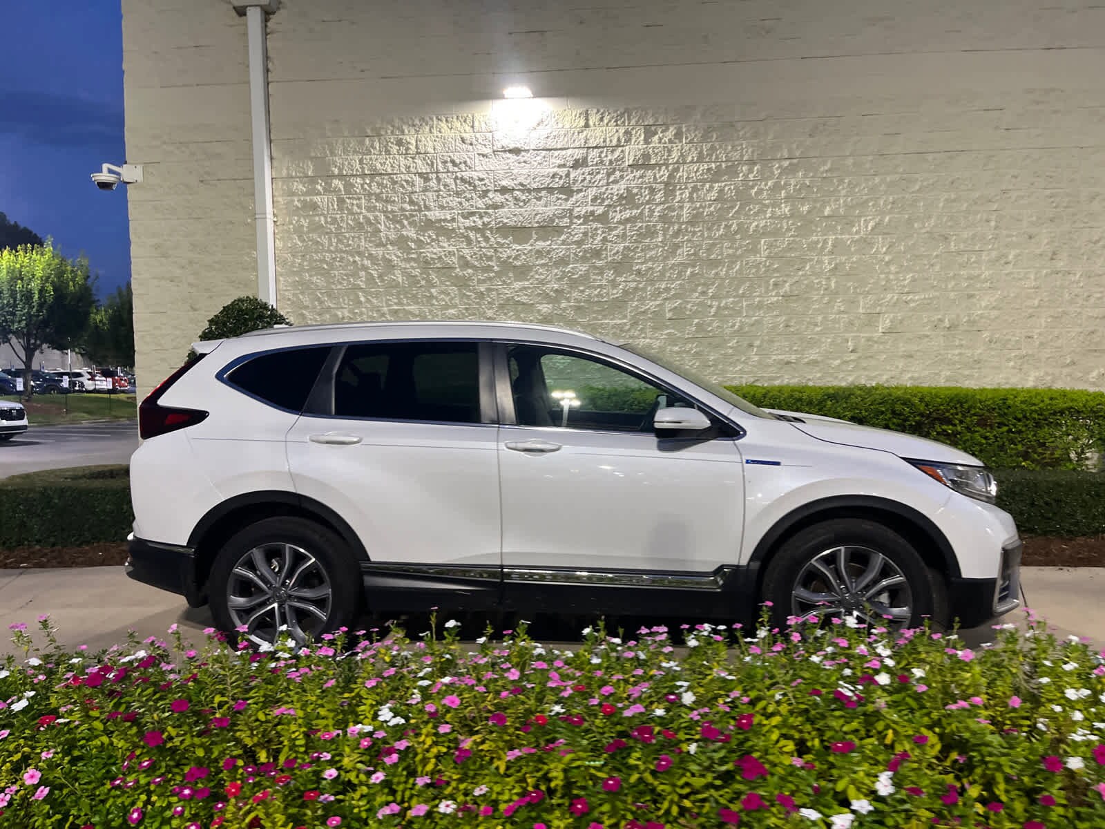 2022 Honda CR-V Hybrid Touring photo 3