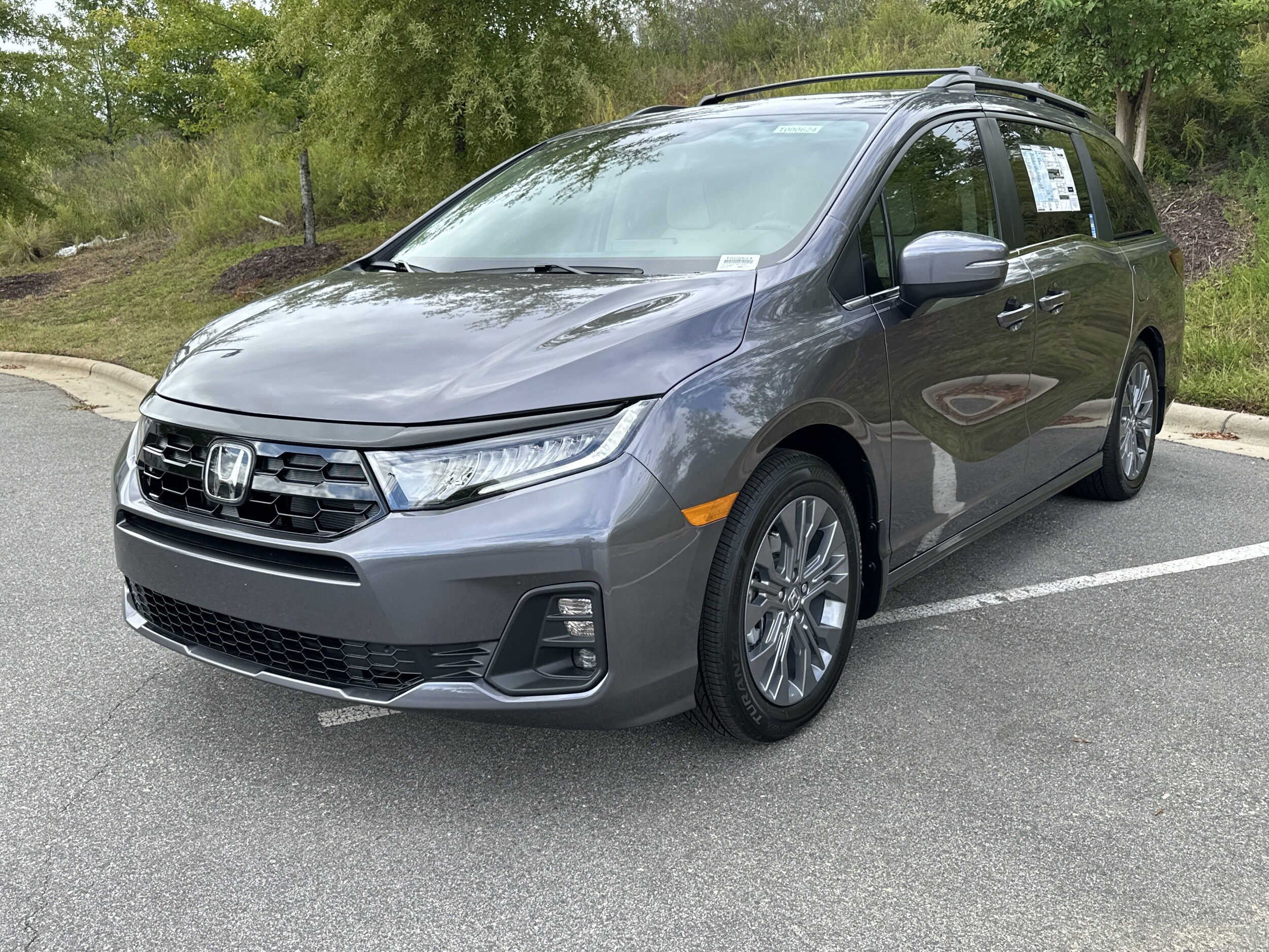 2026 Honda Odyssey Touring photo 2