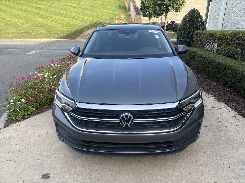 Used 2024 Volkswagen Jetta SE Sedan