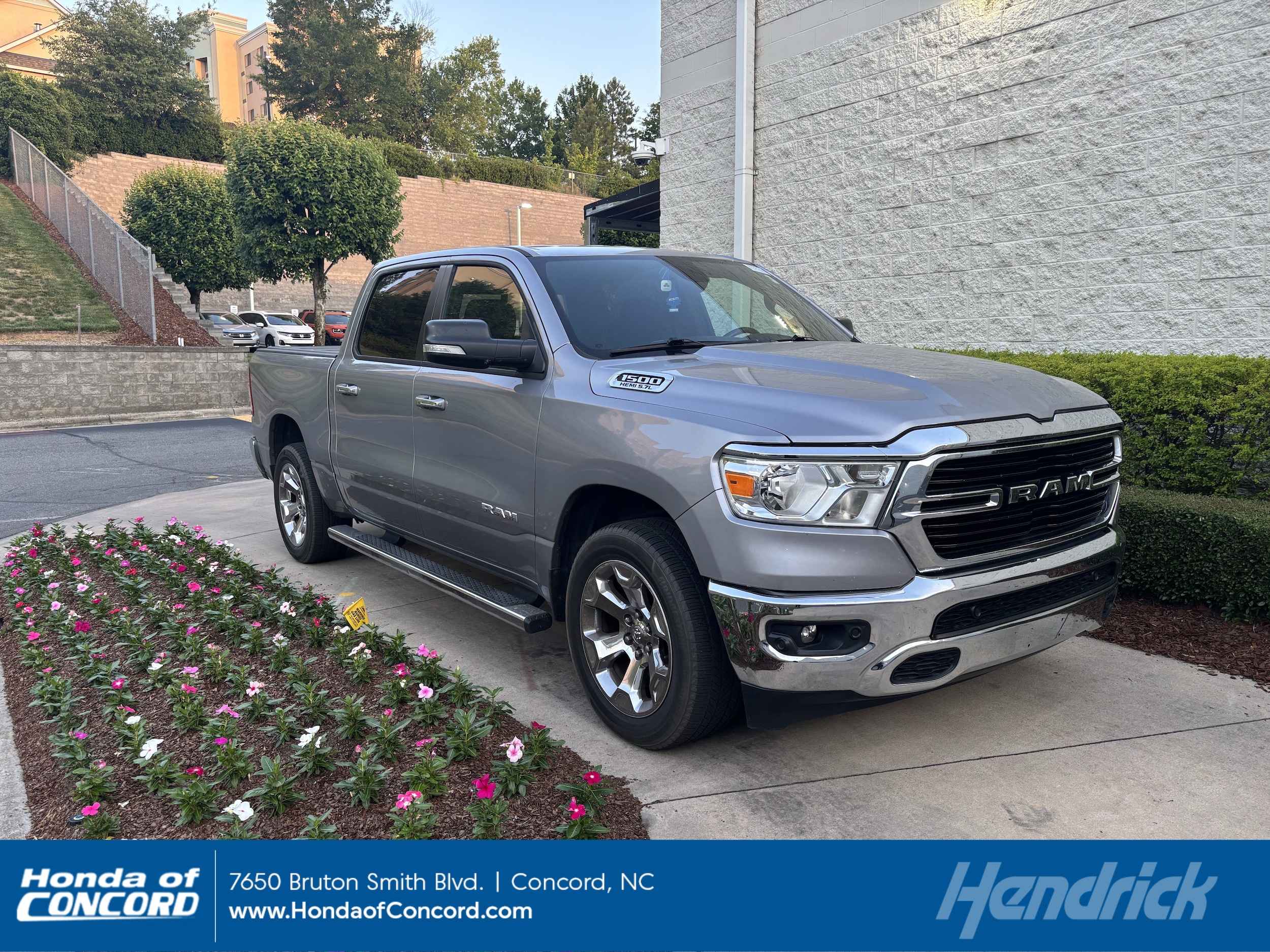 2019 RAM 1500 Big Horn/Lone Star 4x4 Crew Cab 5'7's photo