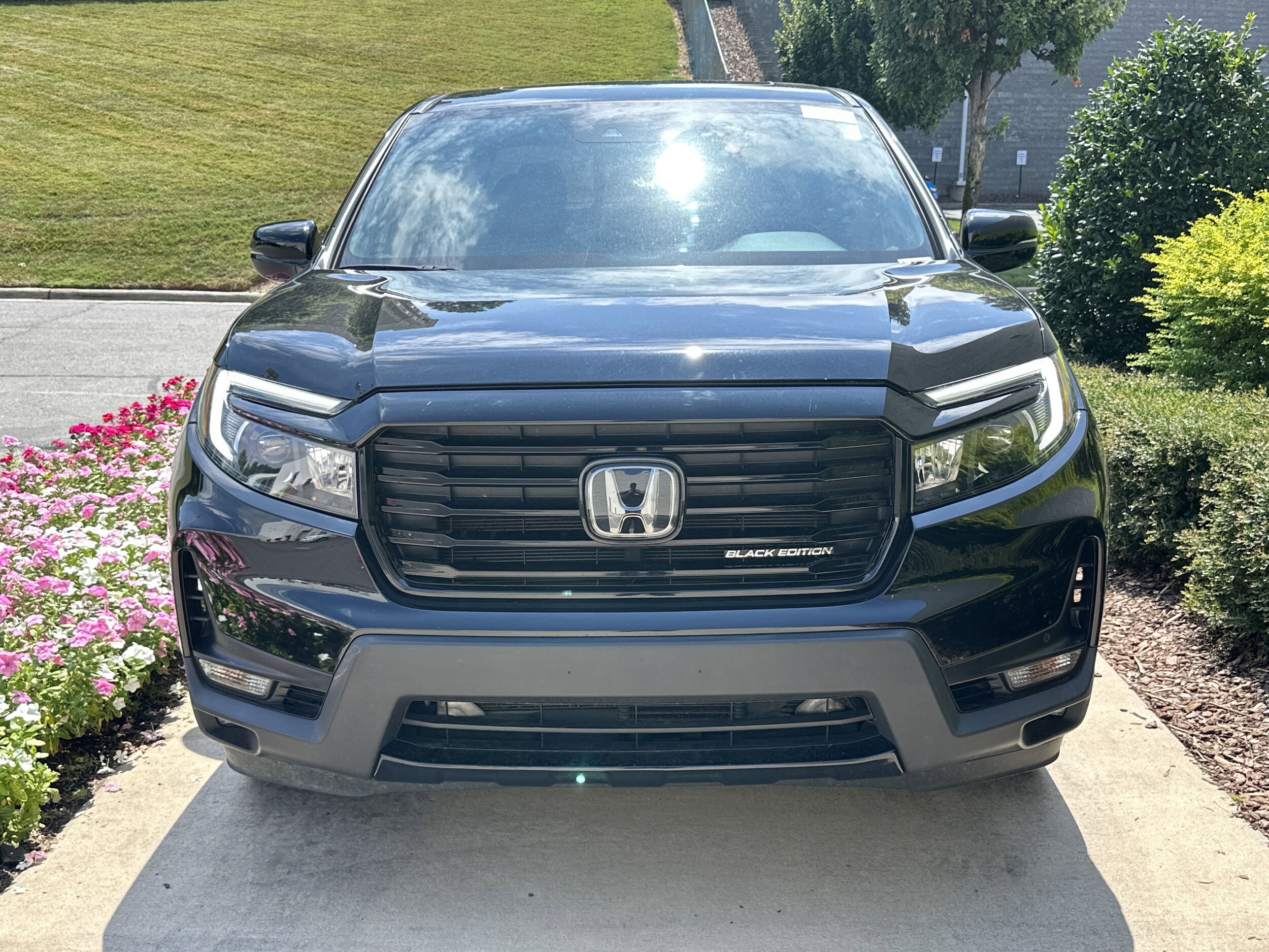 2023 Honda Ridgeline Black Edition photo 2