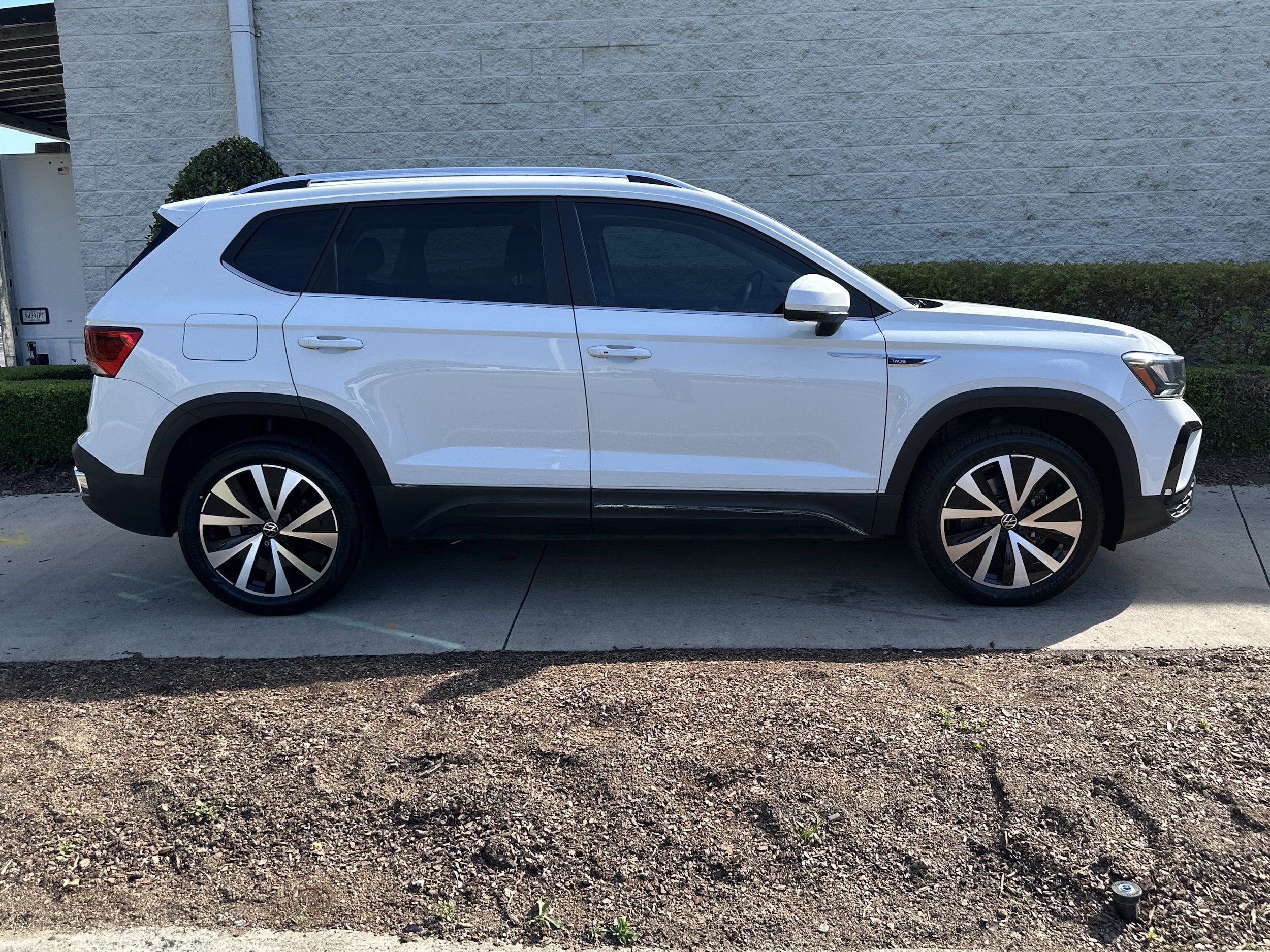 2022 Volkswagen Taos SE photo 3