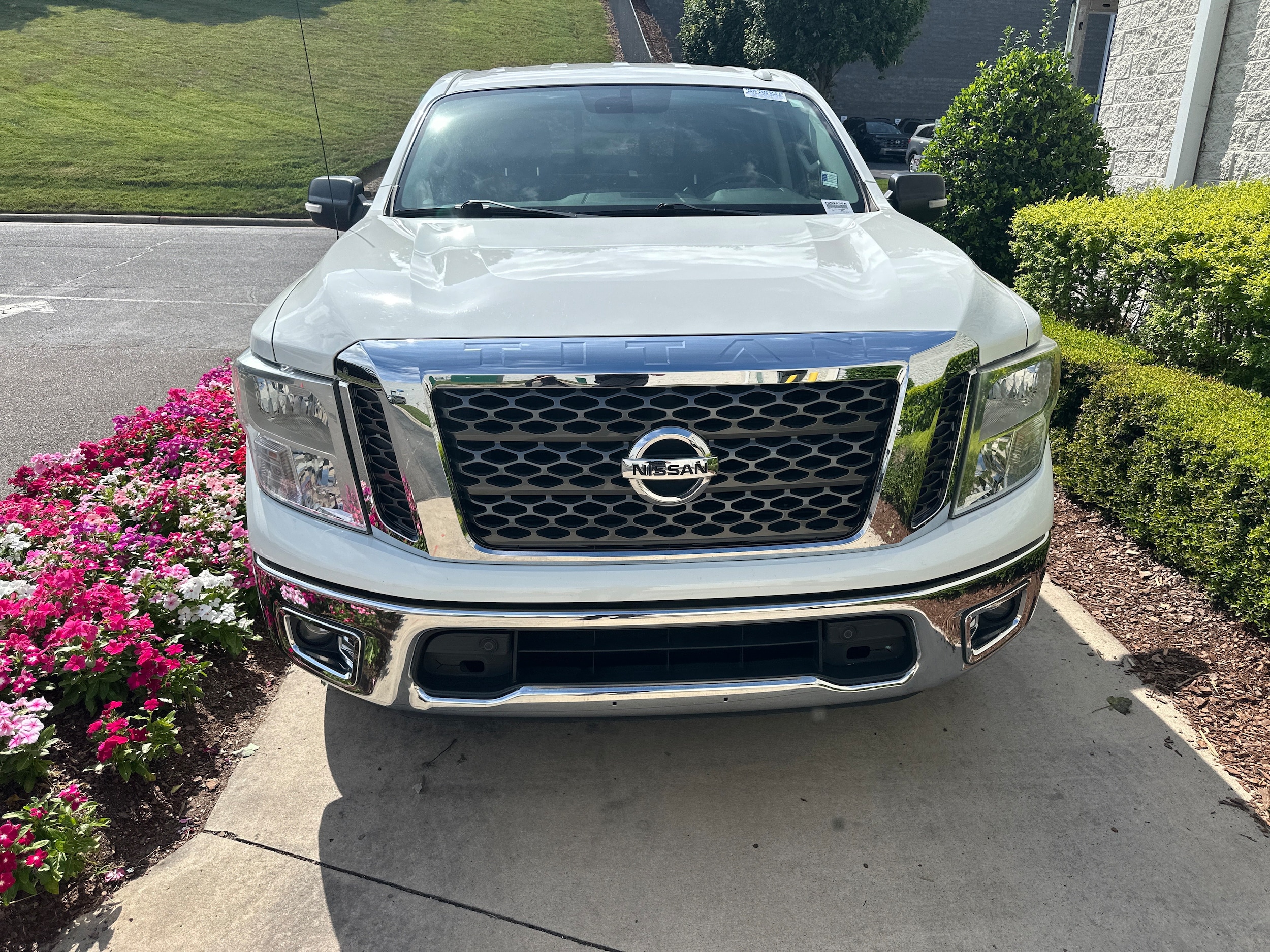 Nissan Titan SV