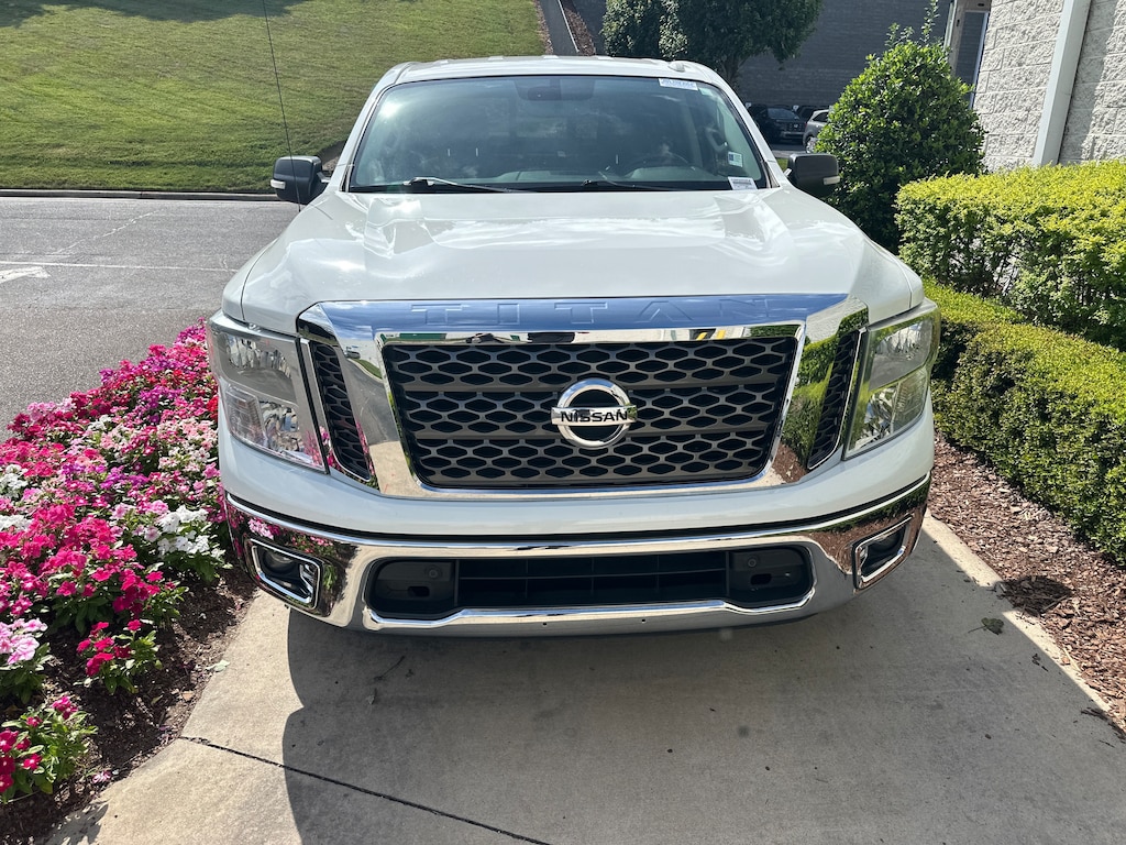 Used 2017 Nissan Titan SV Pickup