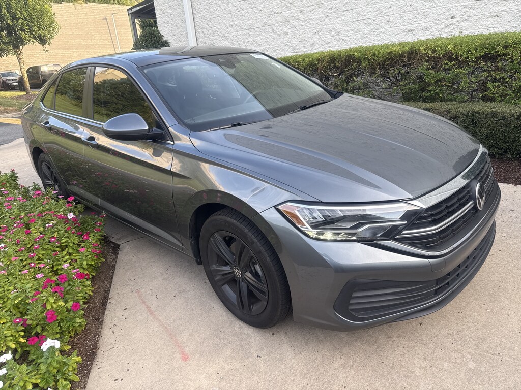 Used 2024 Volkswagen Jetta SE Sedan