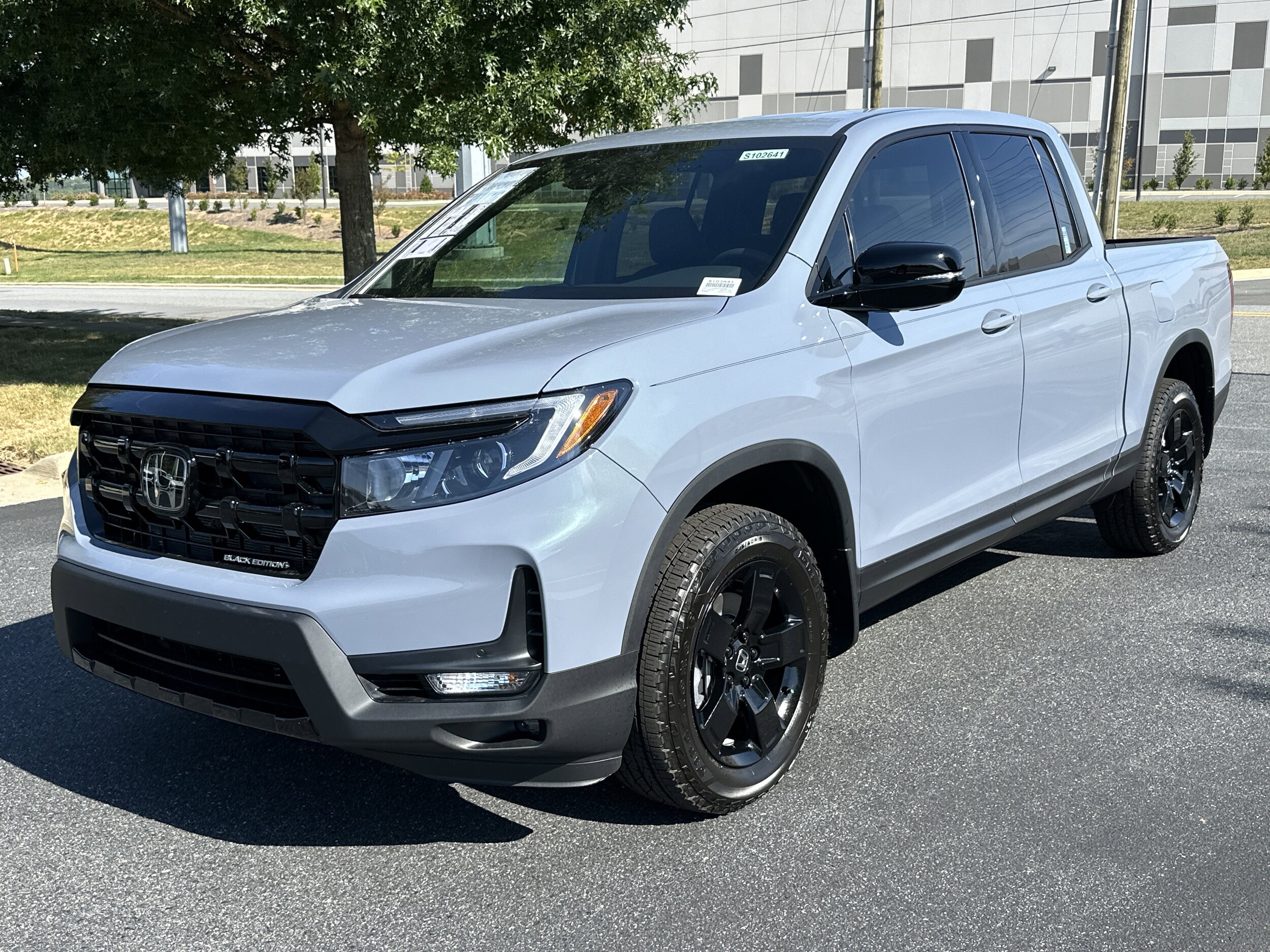 2025 Honda Ridgeline Black Edition photo 3