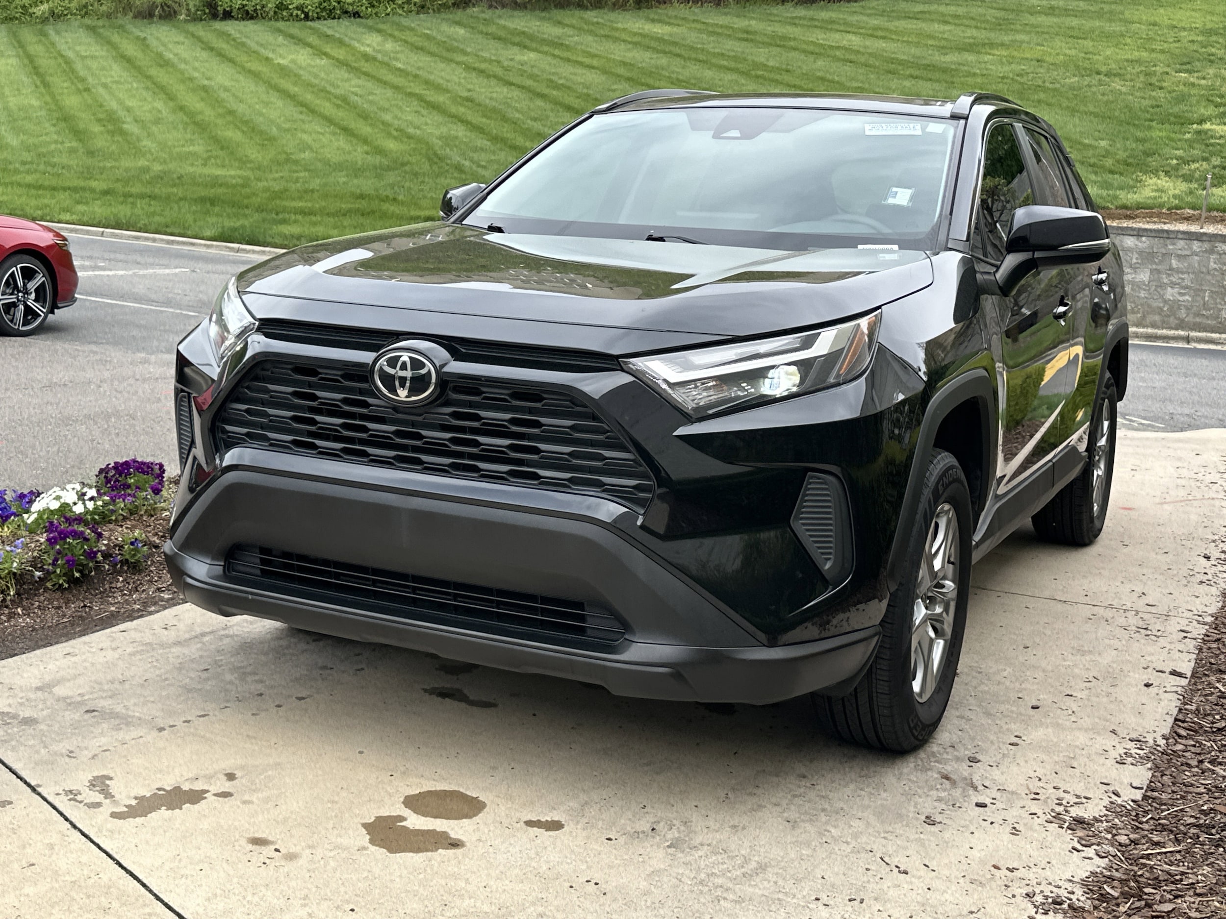 2022 Toyota RAV4 XLE photo 4