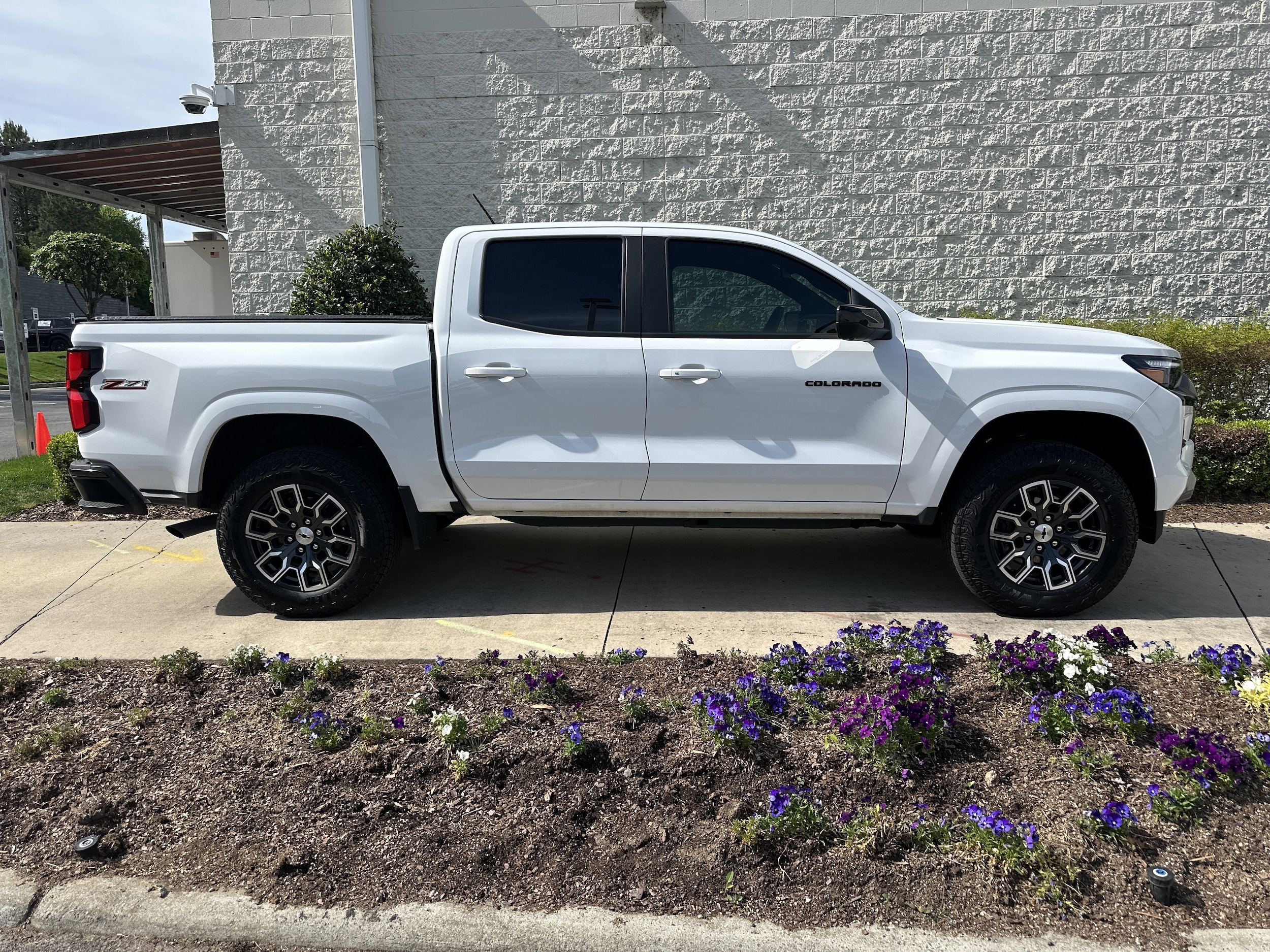 2024 Chevrolet Colorado 4WD Z71 photo 3