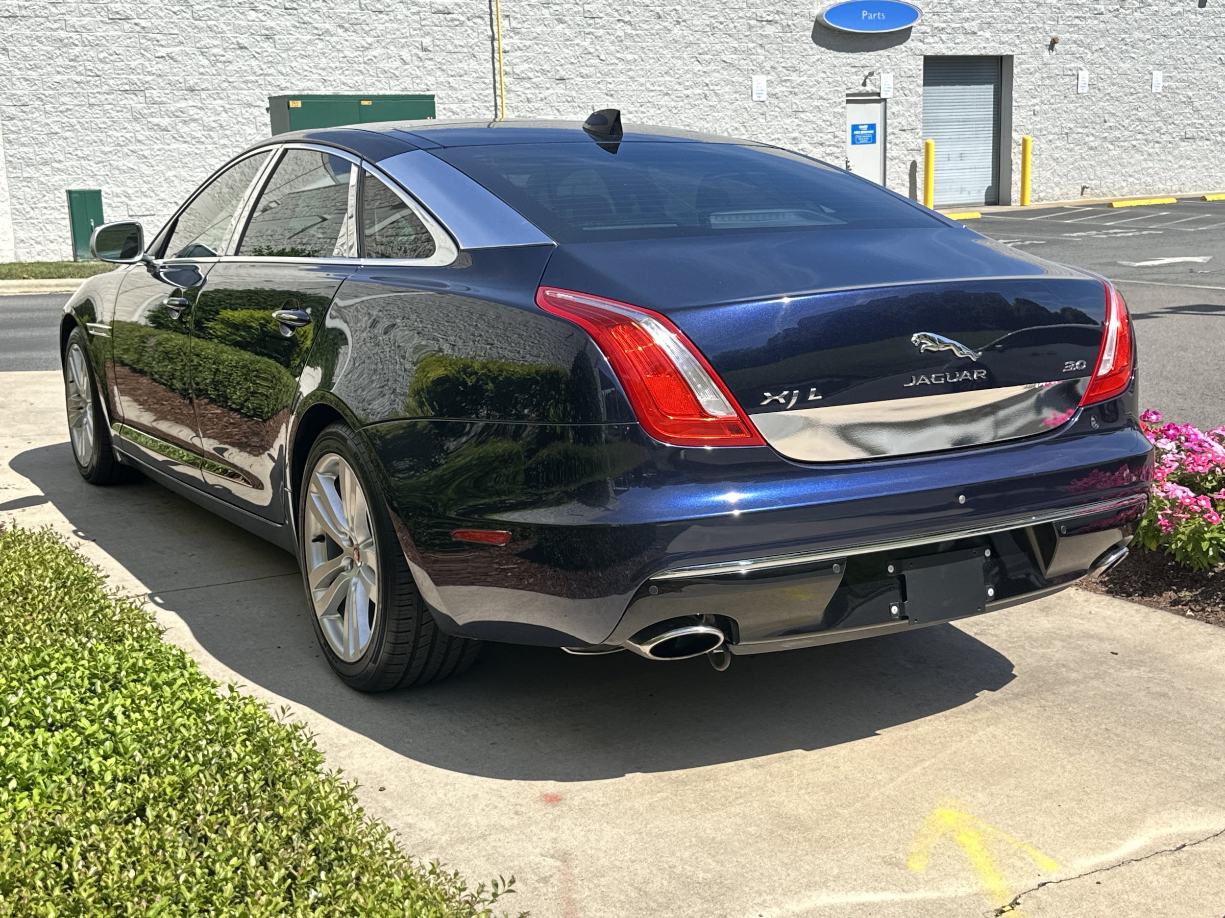 Jaguar XJ XJL Portfolio