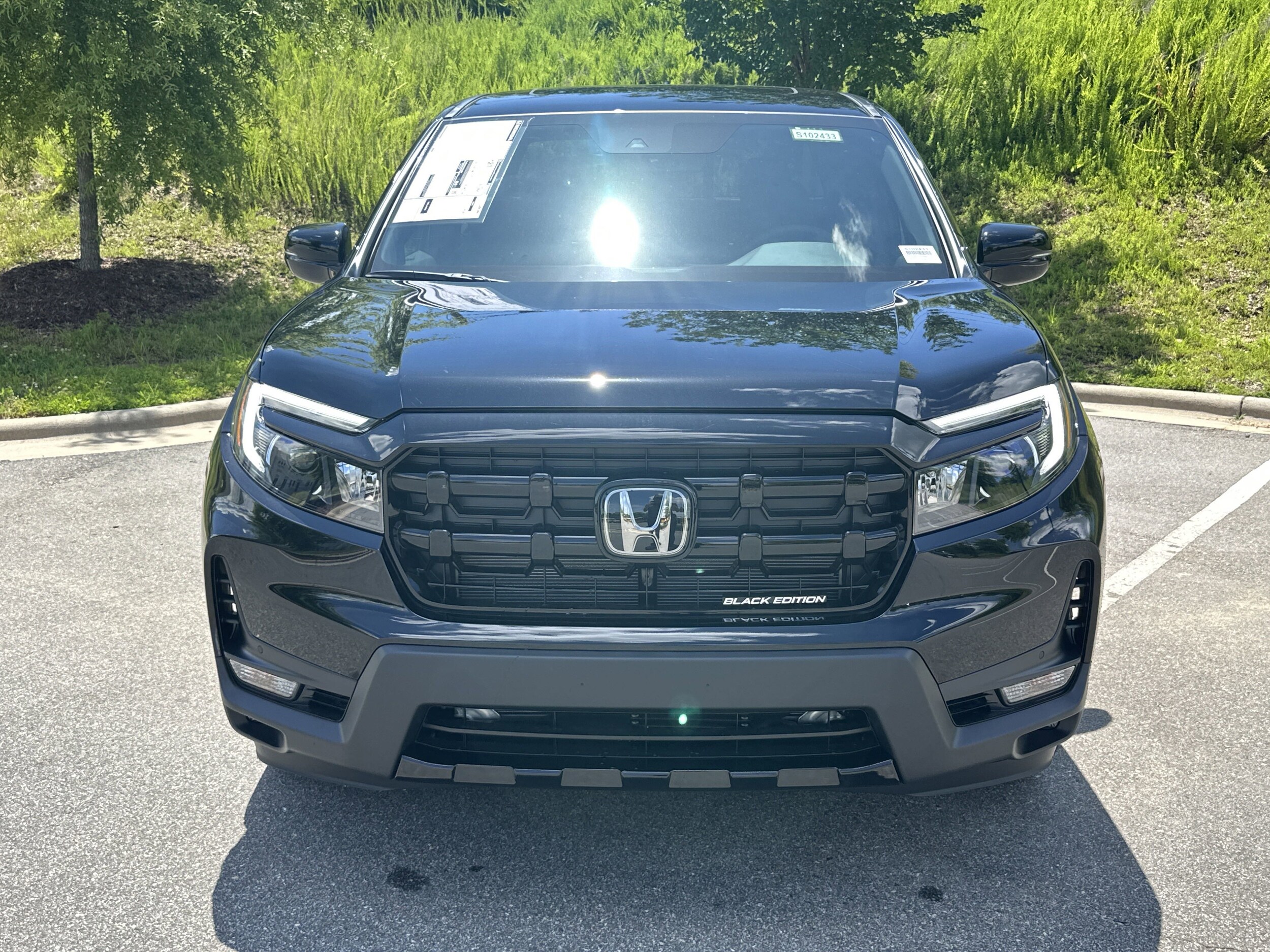 2025 Honda Ridgeline Black Edition photo 2