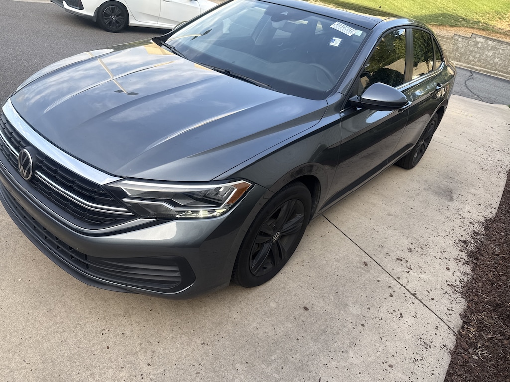 Used 2024 Volkswagen Jetta SE Sedan
