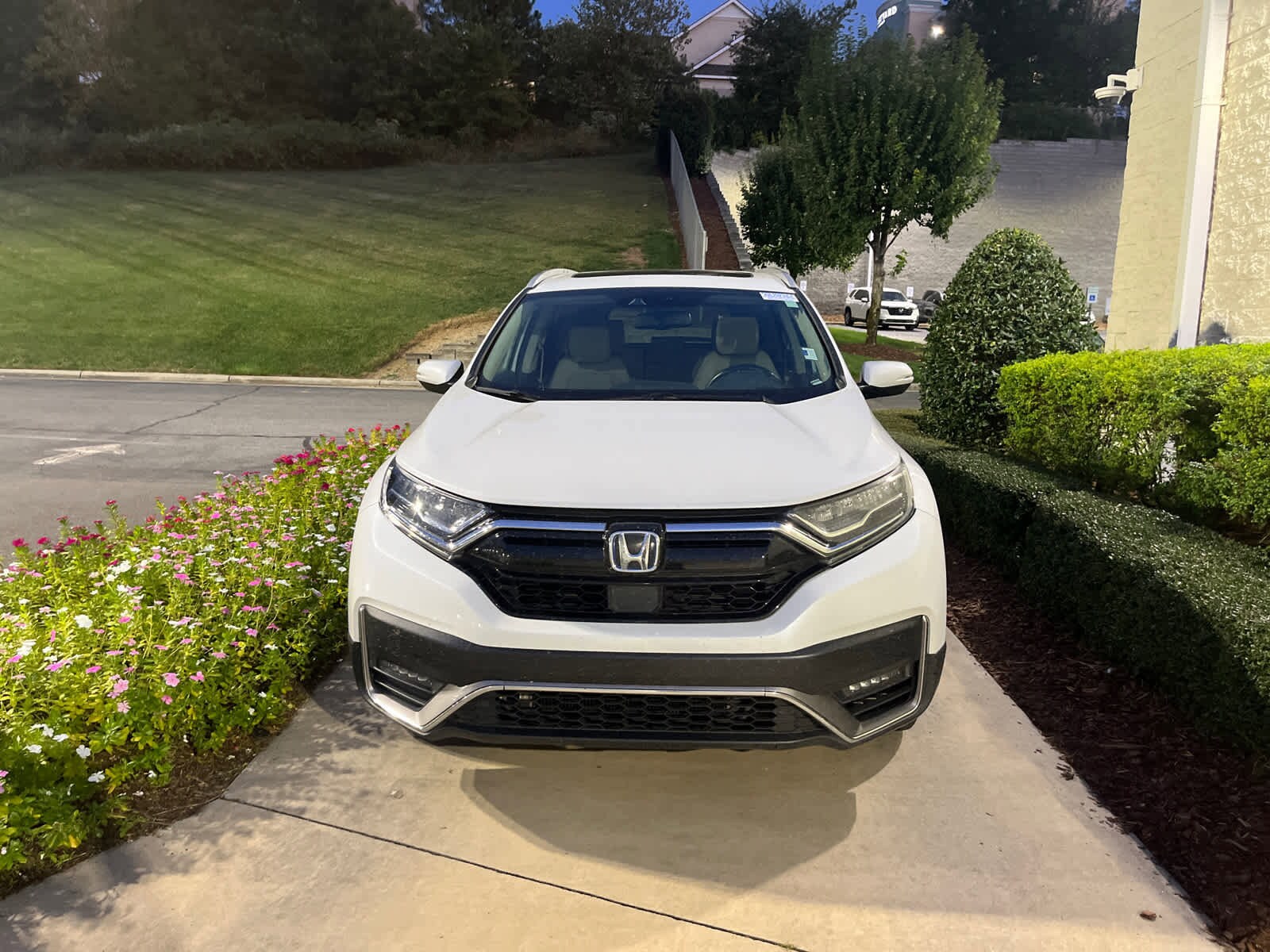2022 Honda CR-V Hybrid Touring photo 2