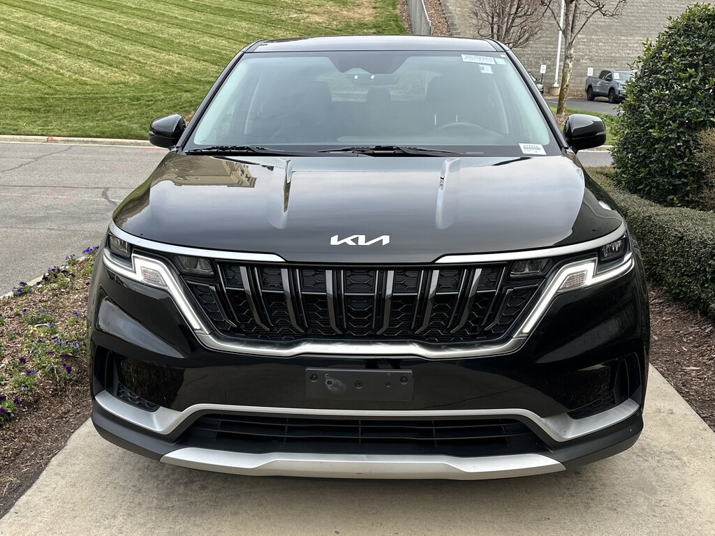 Used 2024 Kia Carnival LX Minivan