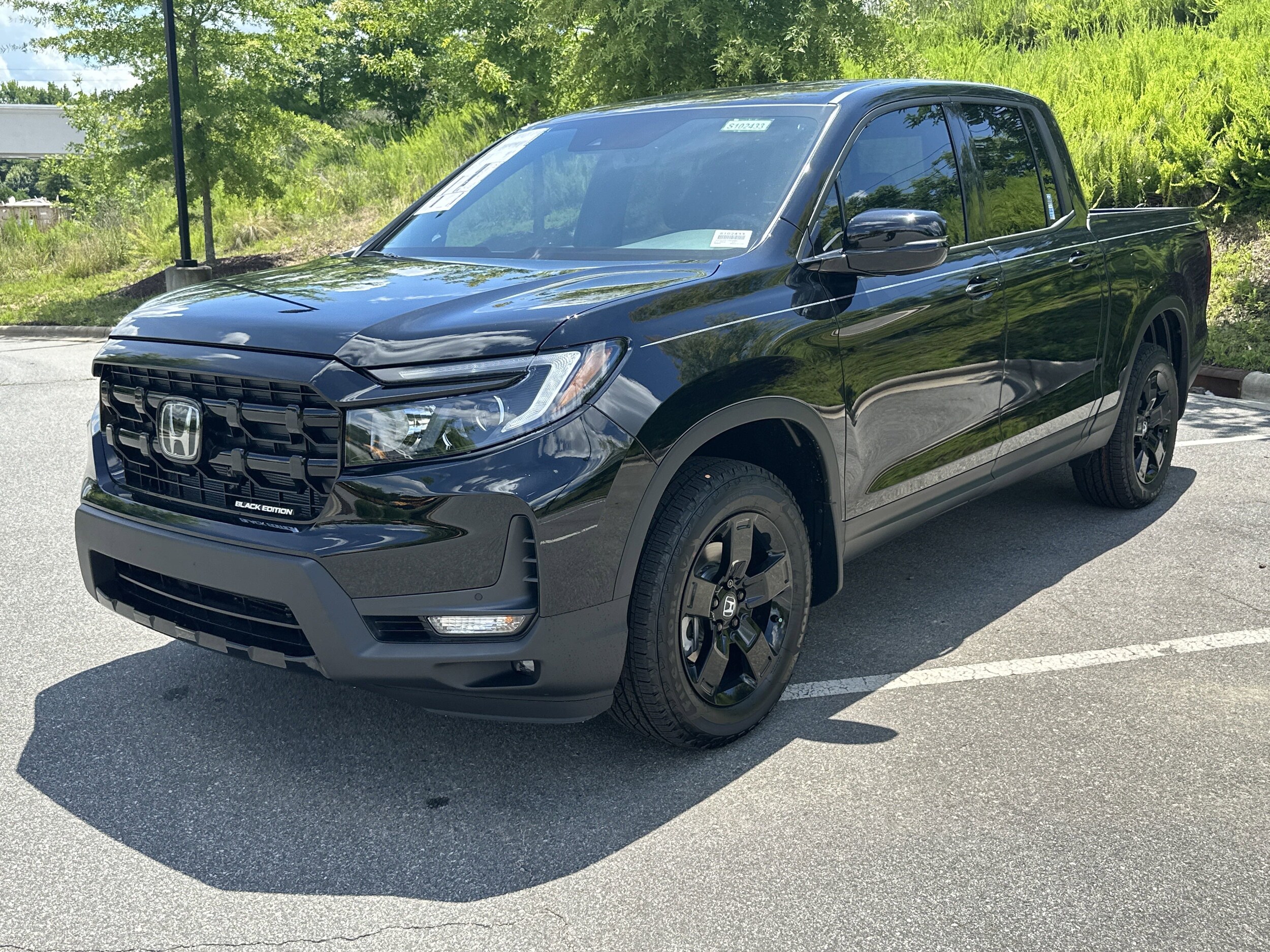 2025 Honda Ridgeline Black Edition photo 3