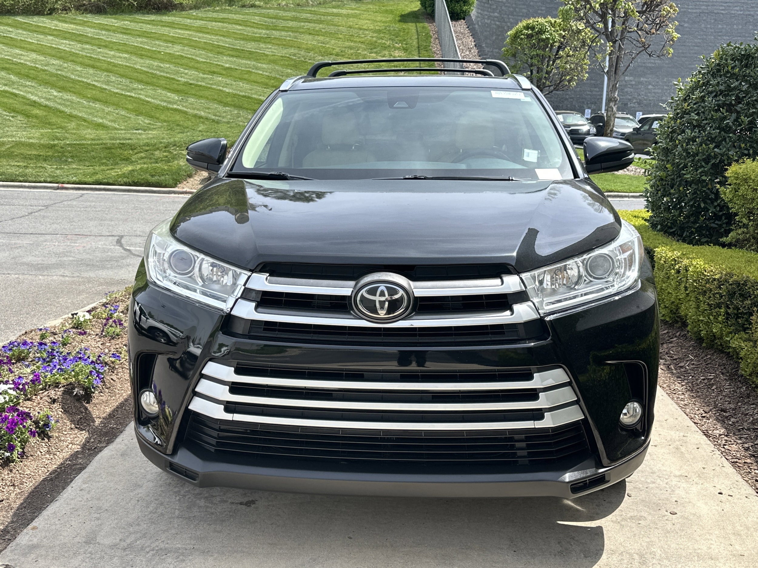 2017 Toyota Highlander XLE photo 2