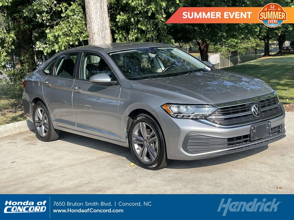 Used 2024 Volkswagen Jetta SE Sedan