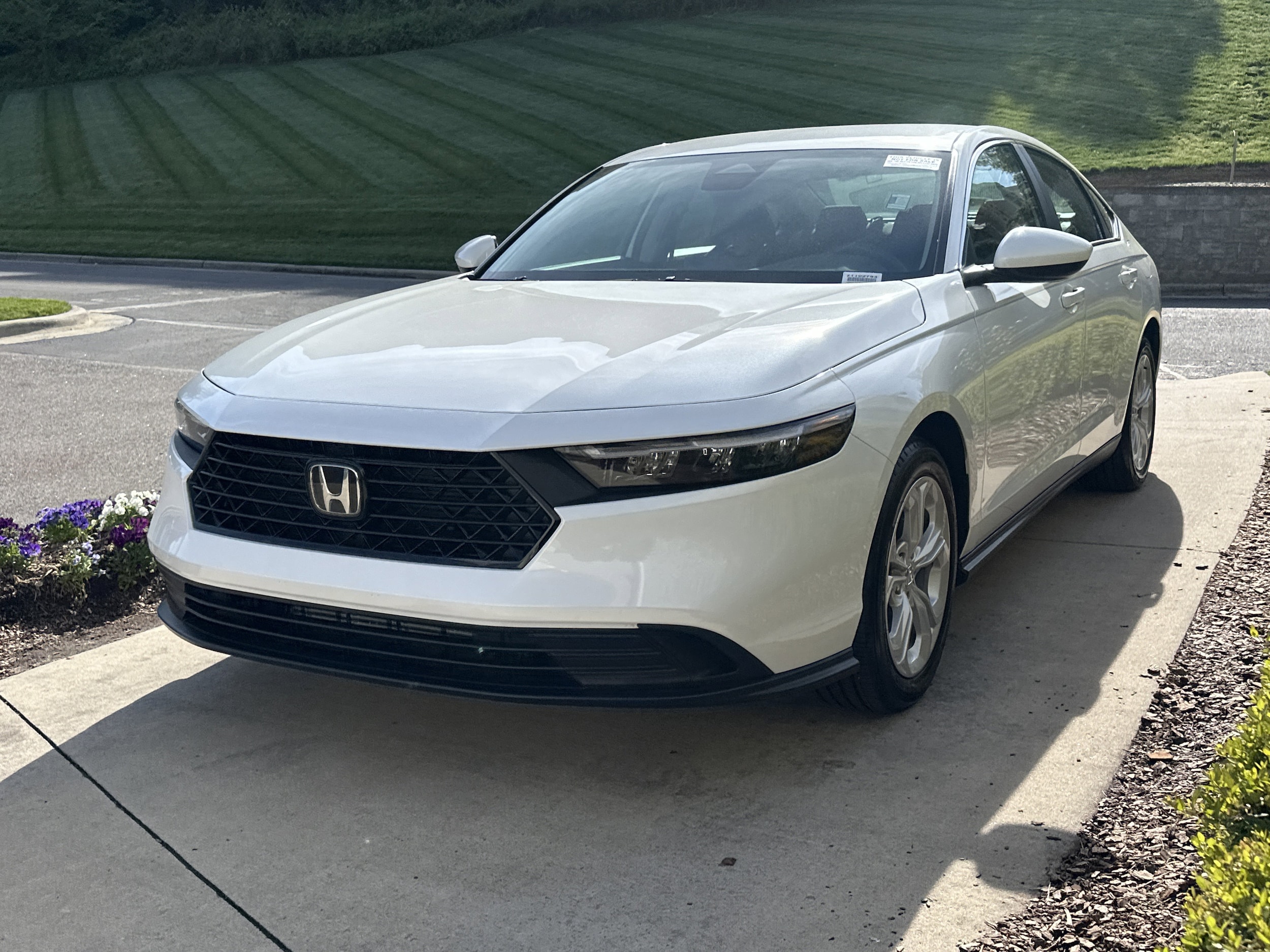 2025 Honda Accord LX photo 4