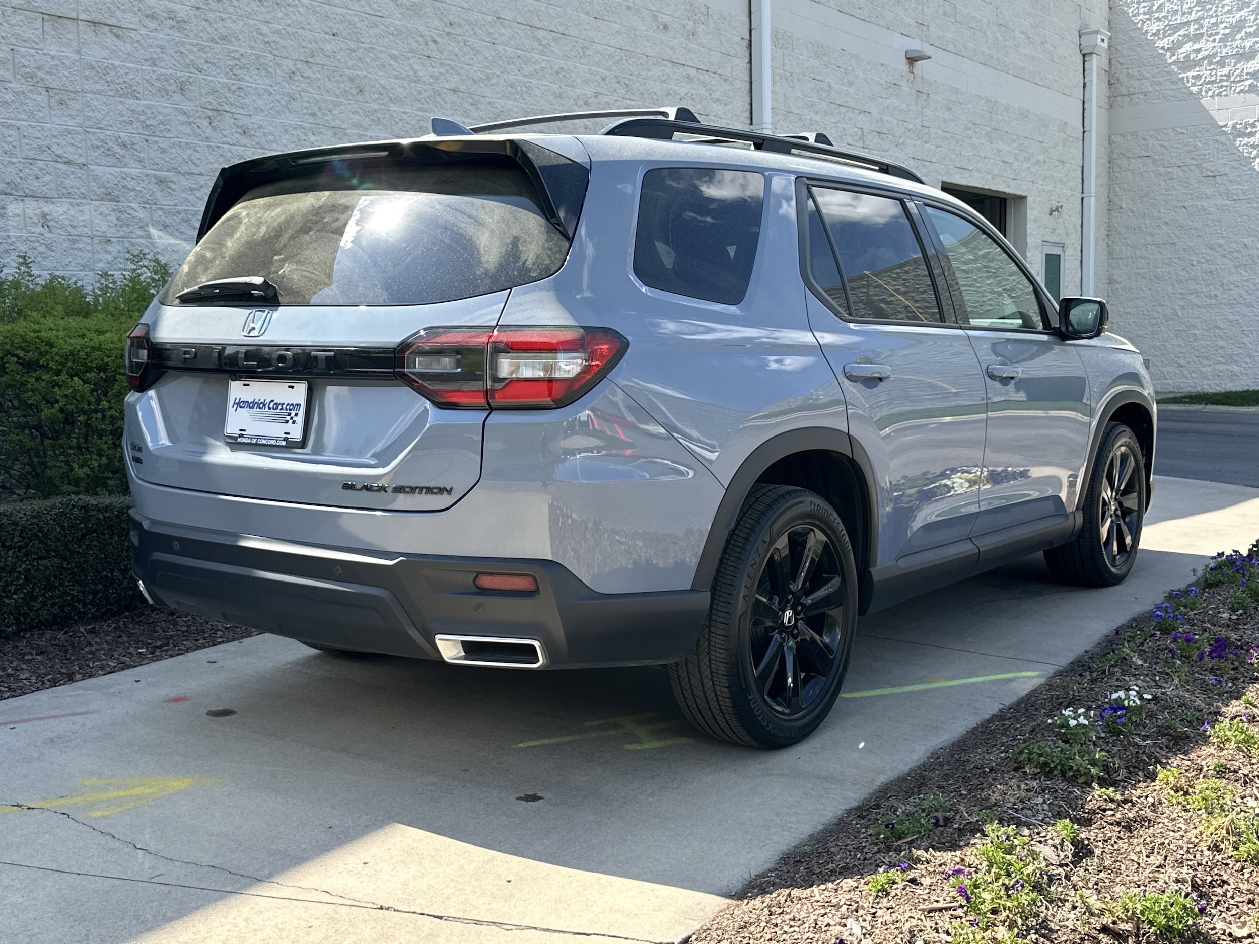 2025 Honda Pilot Black Edition photo 3