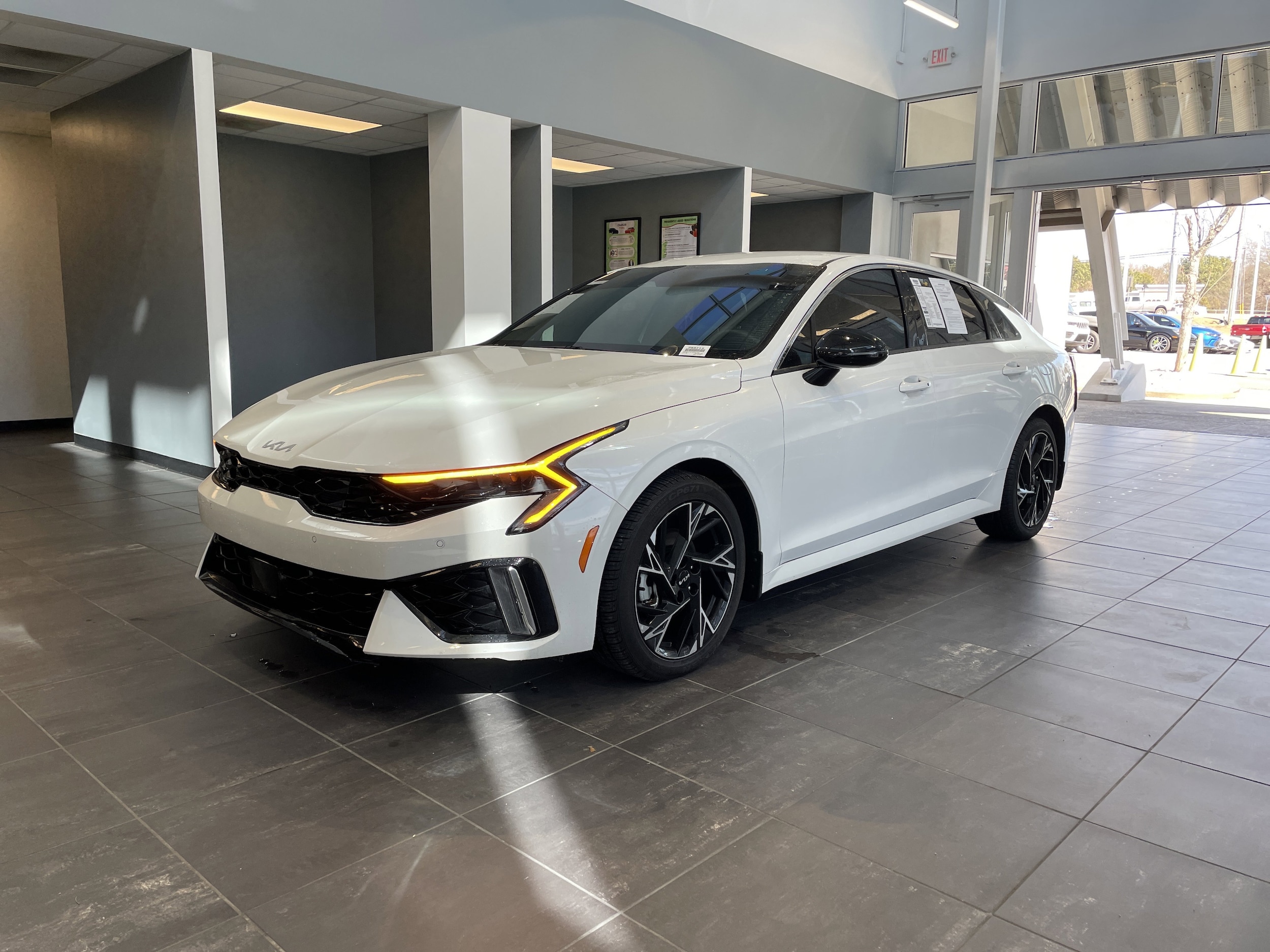 2025 Kia K5 GT-Line photo 3