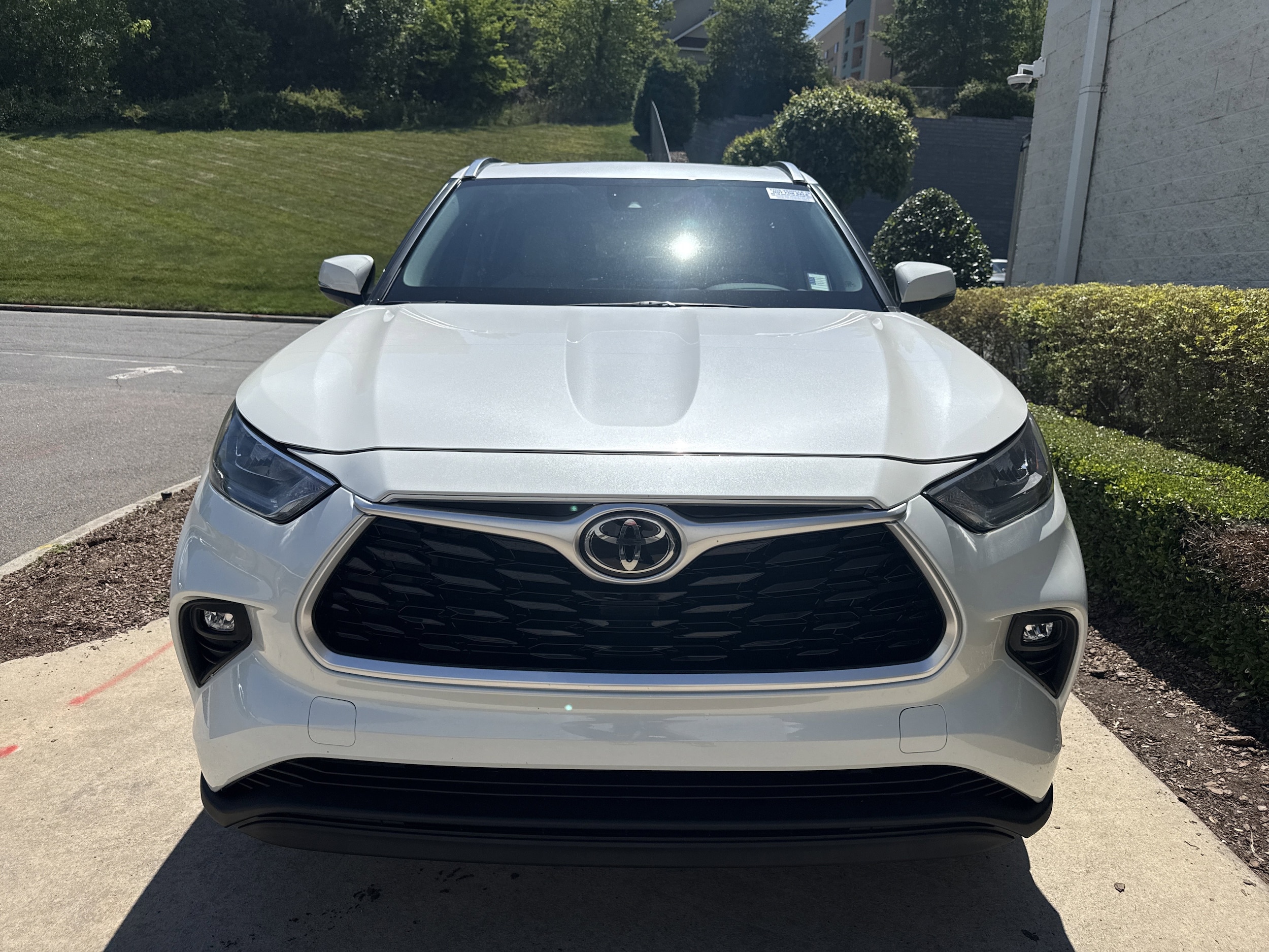 2020 Toyota Highlander XLE photo 3