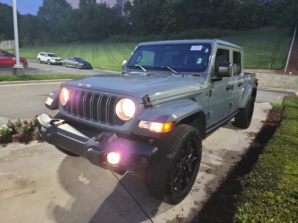 Used 2024 Jeep Gladiator Nighthawk Pickup