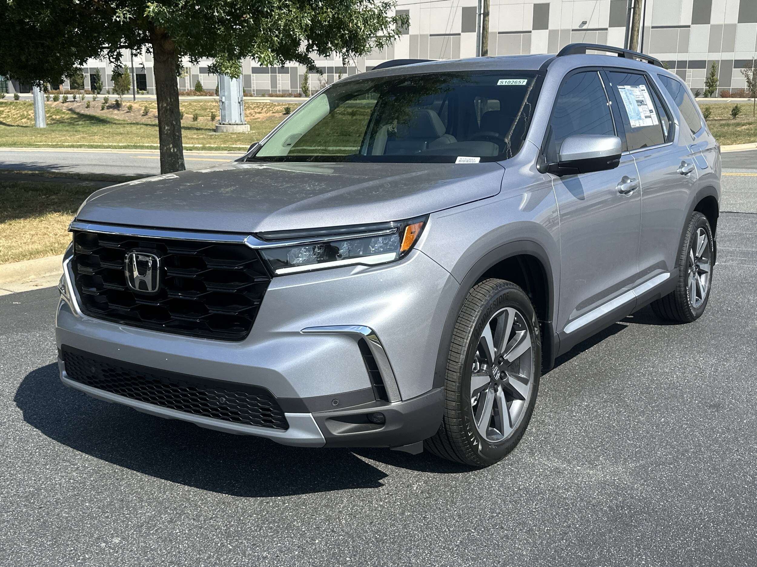 2025 Honda Pilot Touring photo 2