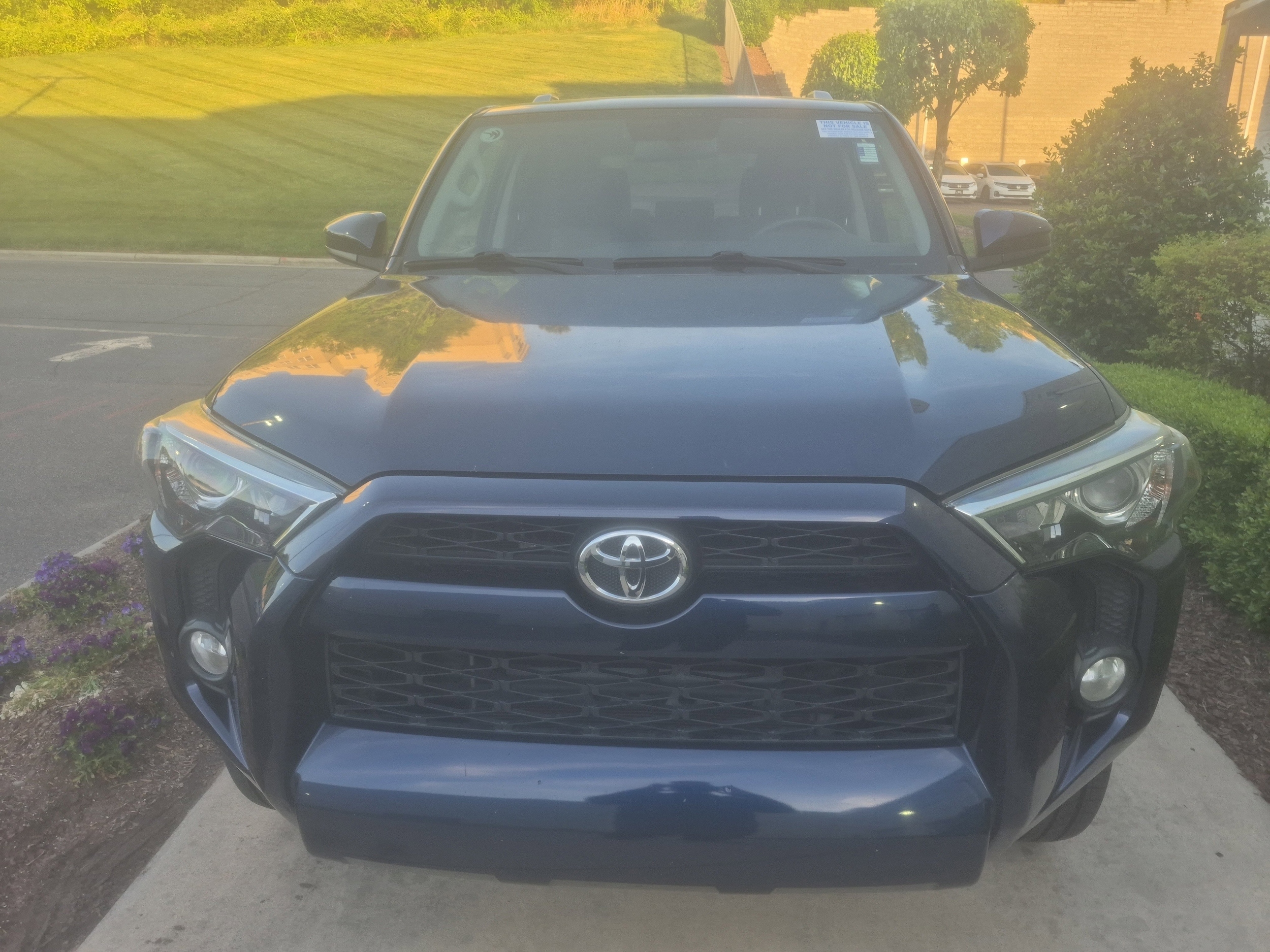2016 Toyota 4Runner SR5 photo 2