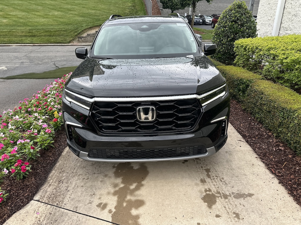 Certified 2025 Honda Pilot Touring SUV