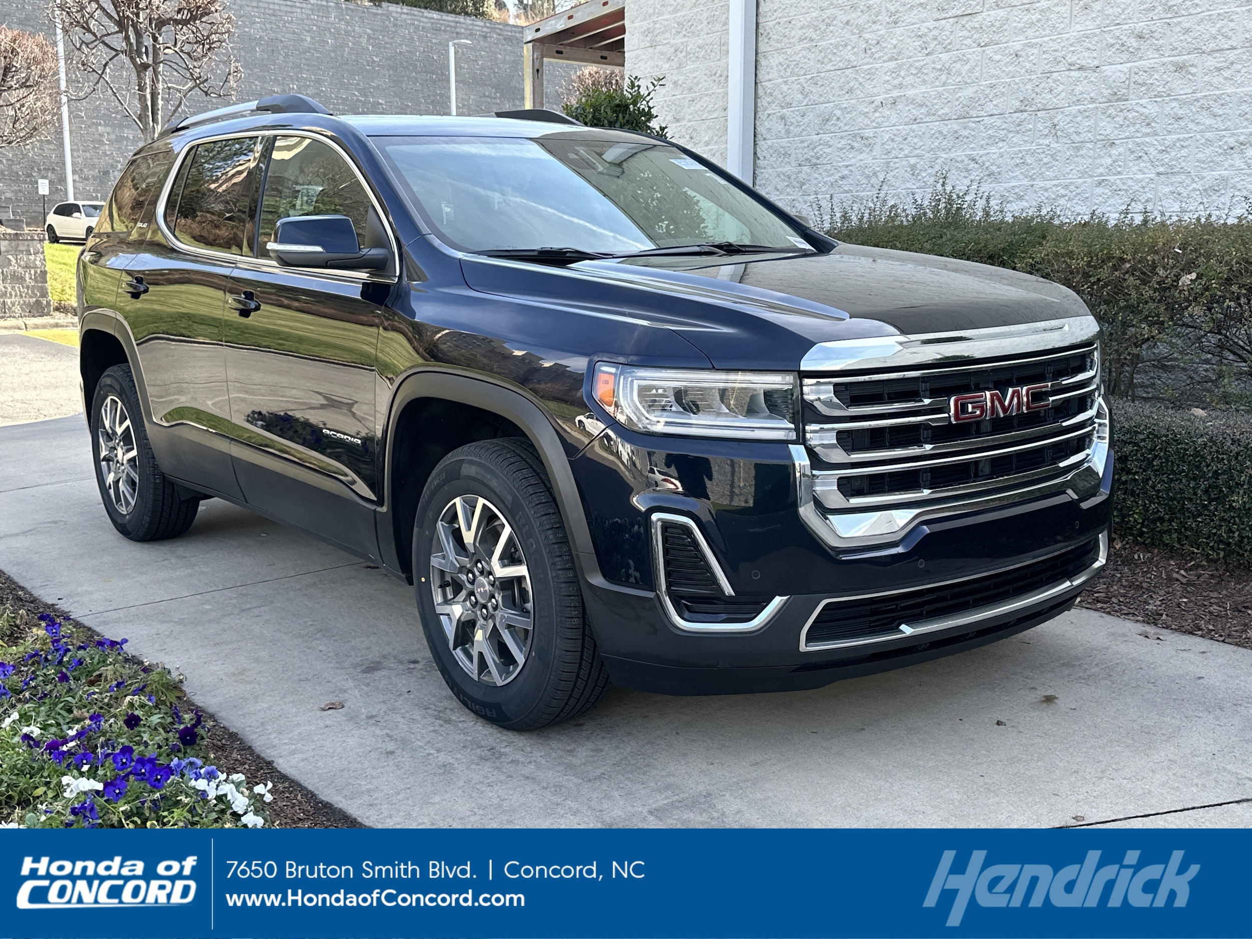 2022 GMC Acadia SLE's photo