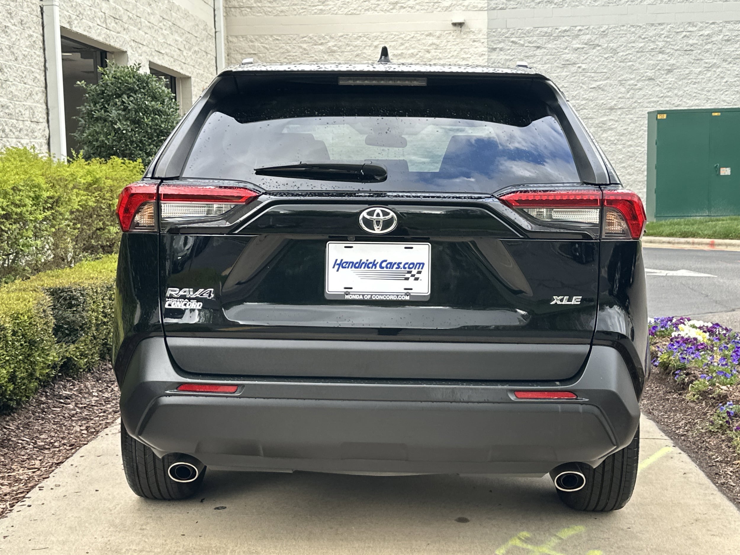 2021 Toyota RAV4 XLE photo 6