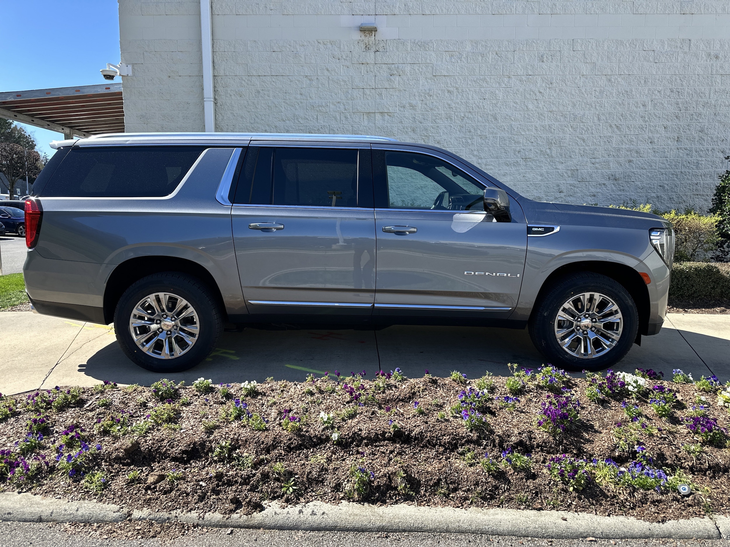 2022 GMC Yukon XL Denali photo 3